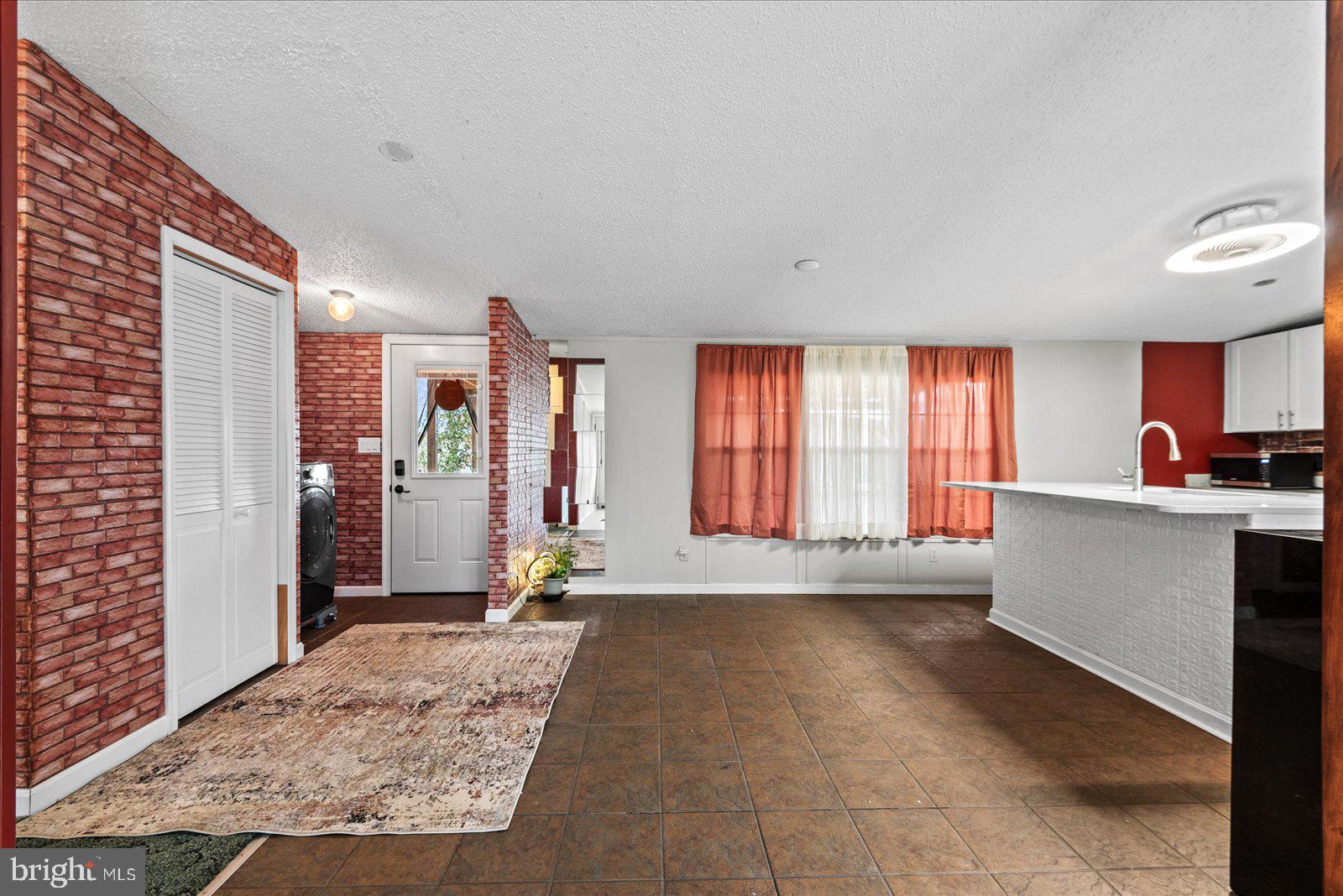 CAROLINE PINES - Residential