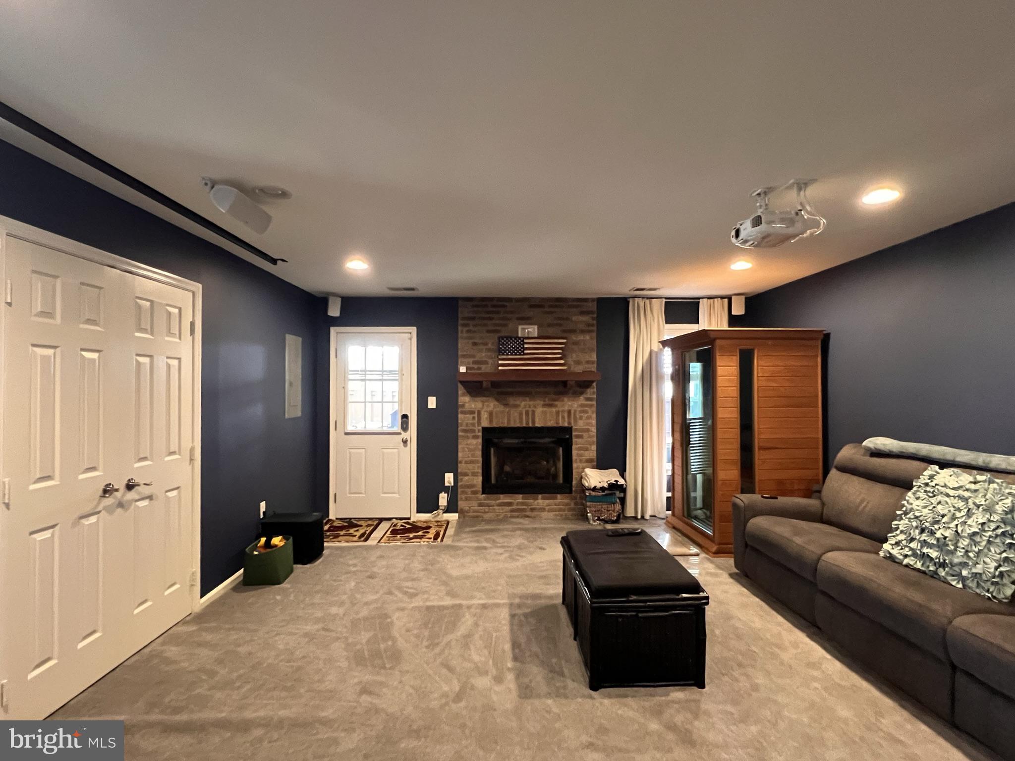 CASCADES - Residential Lease