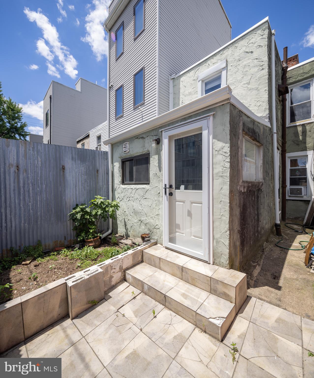 EAST KENSINGTON - Residential