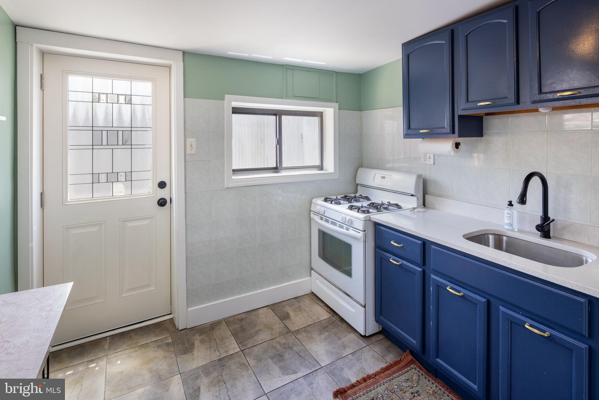 EAST KENSINGTON - Residential