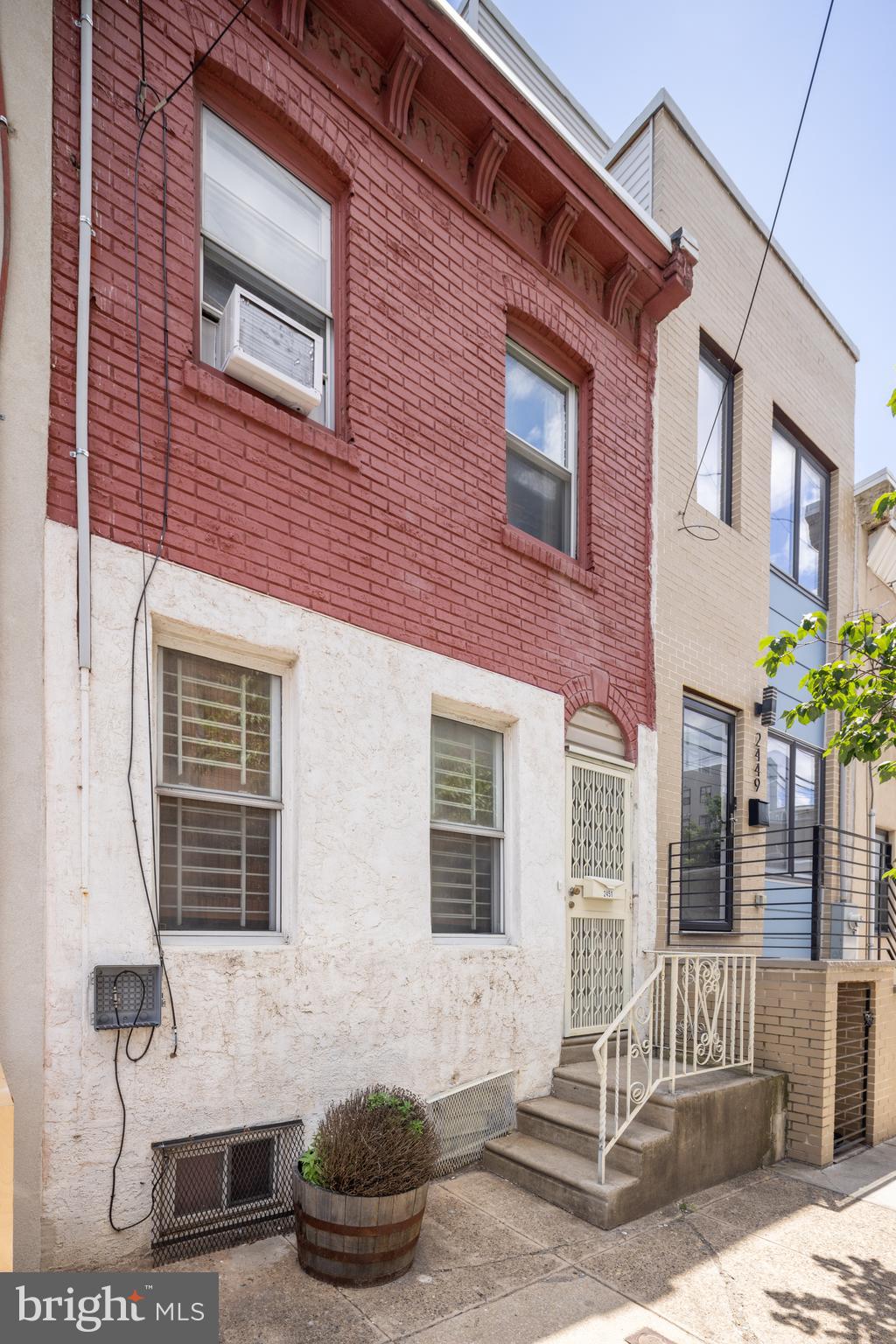 EAST KENSINGTON - Residential
