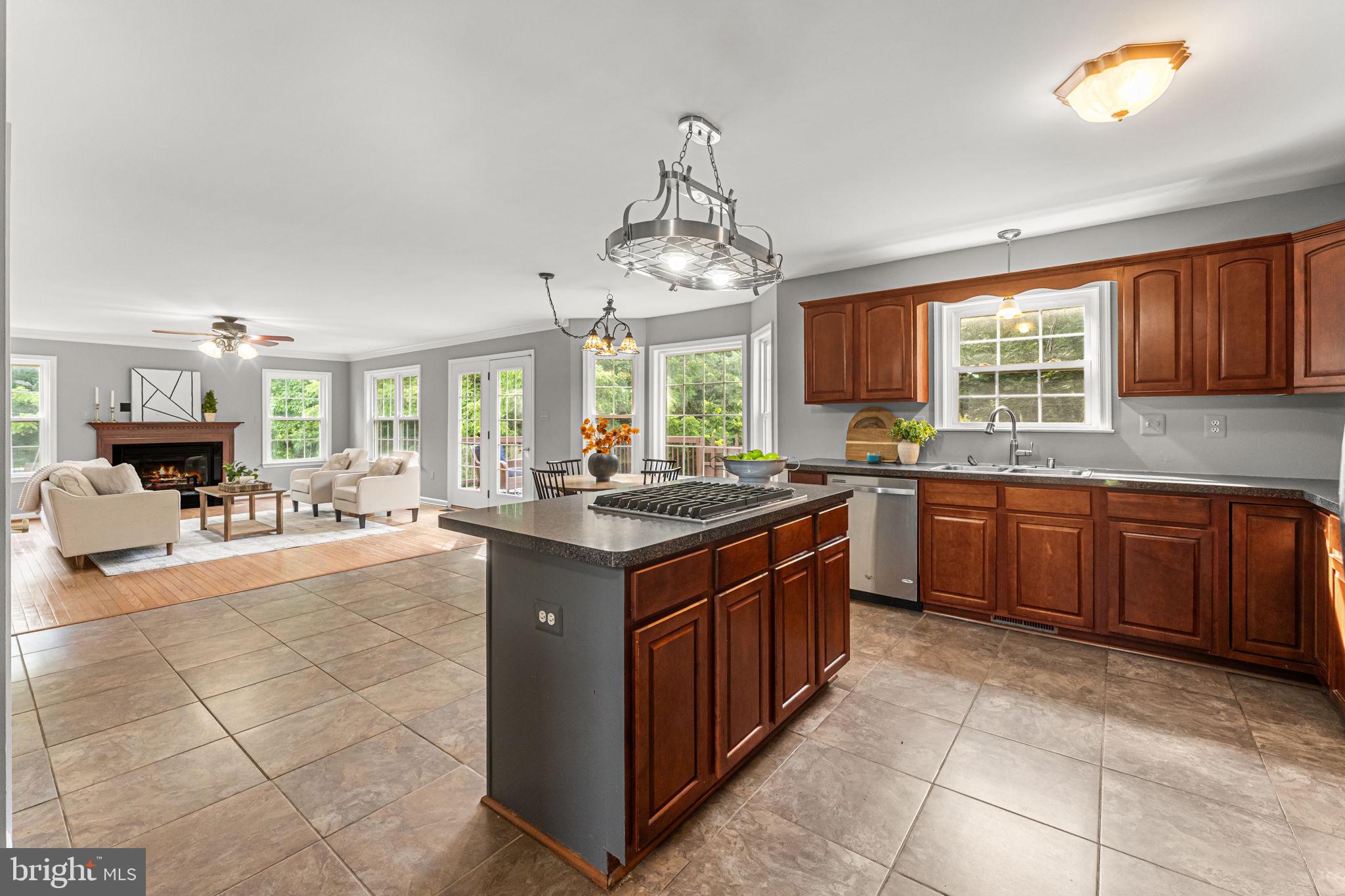 HUNTERS RIDGE - Residential