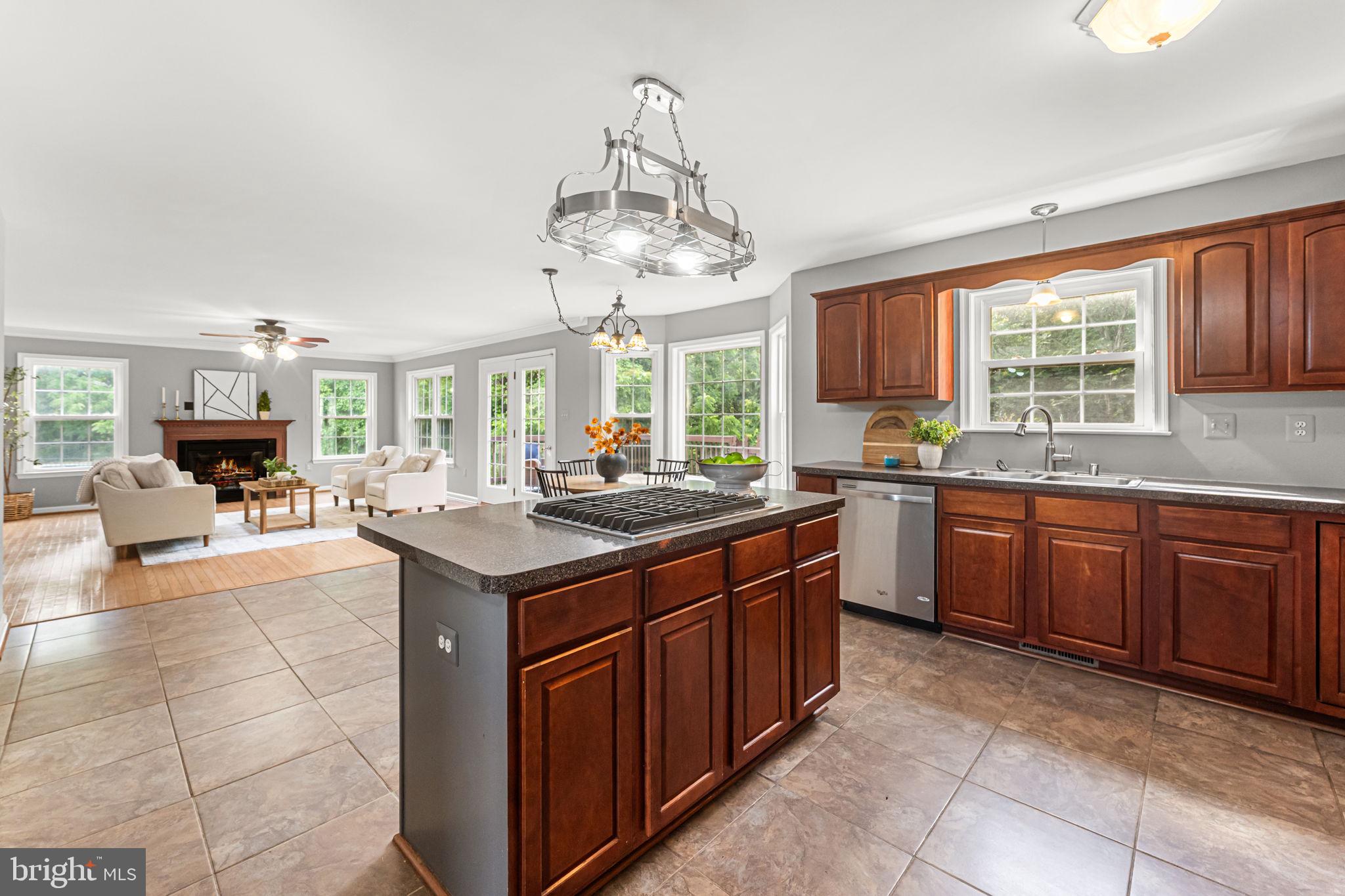HUNTERS RIDGE - Residential