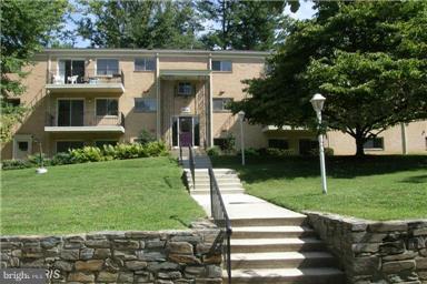 GREAT UPDATED "STRETCH" 2BR 2BA, TOP FLOOR BALCONY. VERY SUNNY SOUTH EXPOSURE. KITCHEN WITH 42" CABS., GRANITE COUNTERTOPS, S.S. APPLIANCES INCL MICRO OVER GAS STOVE. REMODELED KIT OPENS WITH GRANITE TOP TO DINING/LIVING AREA. REPLACEMENT THERMAL WINDOWS. FRESHLY PAINTED. NEW CARPET. RENT INCLS UTILITIES, AMENITIES, PARKING, STORAGE. WALK TO METRO. AT BELTWAY. NEAR NIH & WALTER REED MED