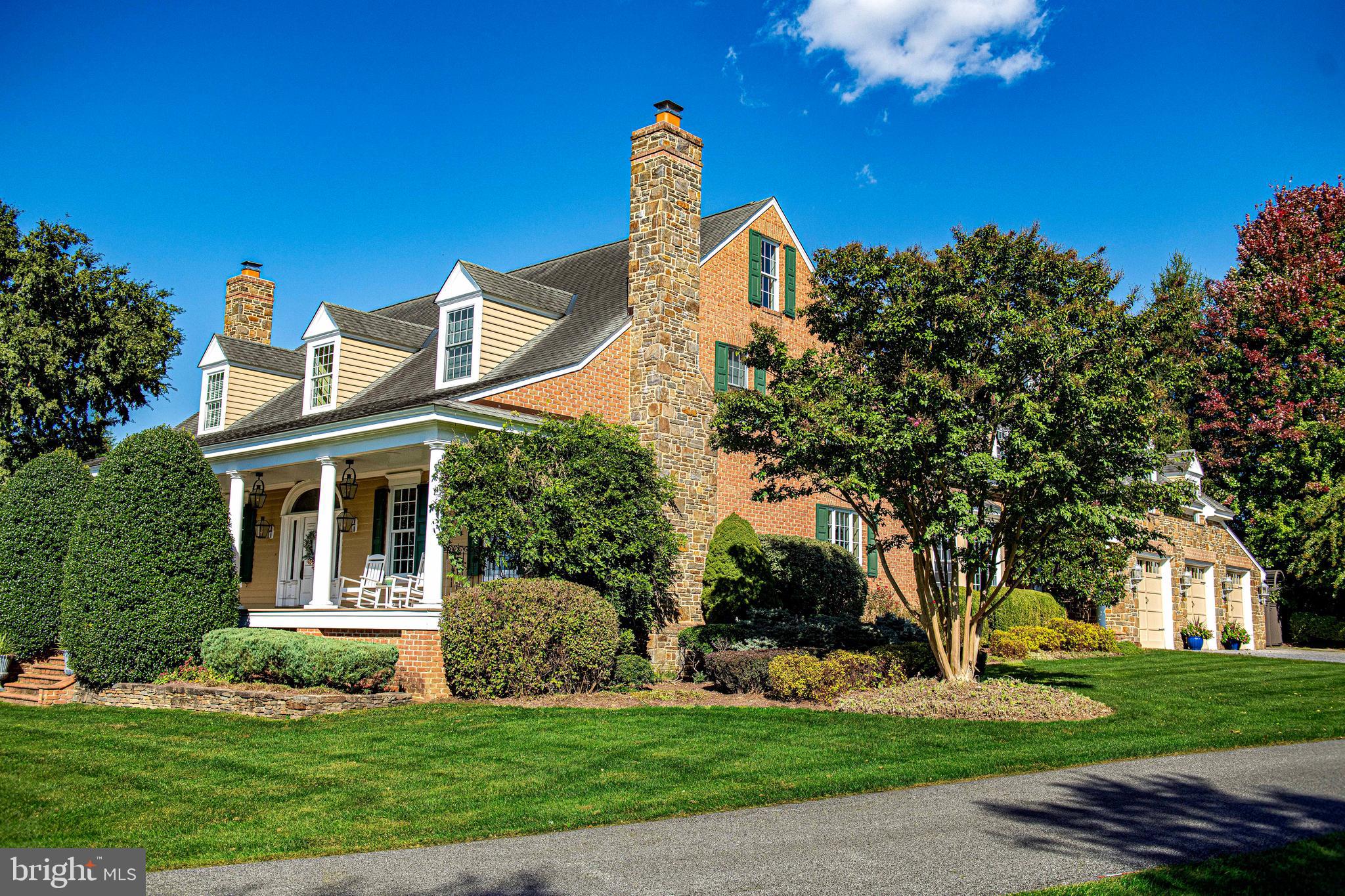 HAYFIELDS MANOR - Residential