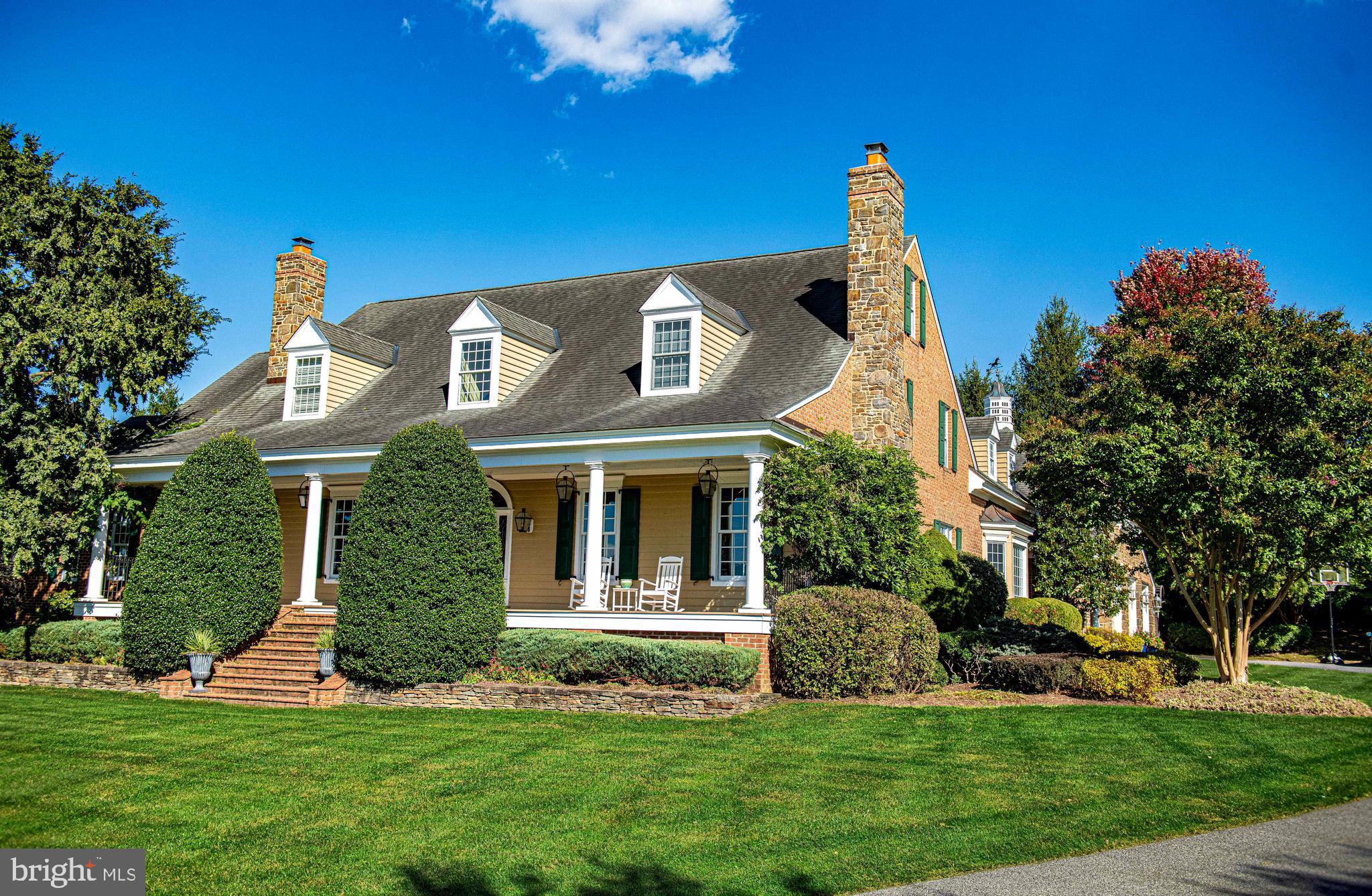 HAYFIELDS MANOR - Residential