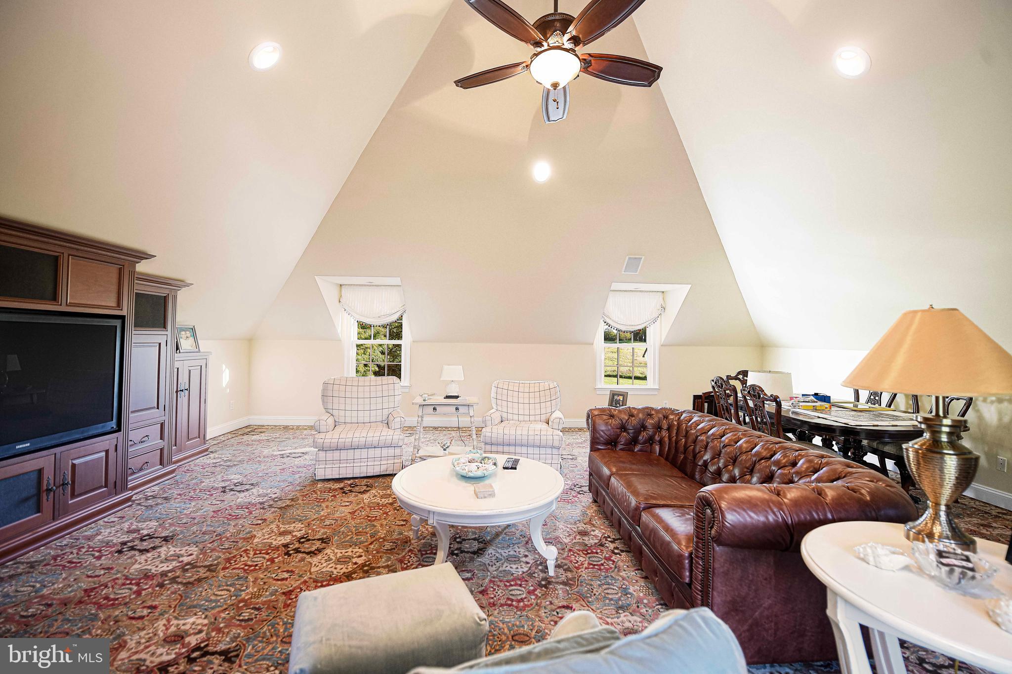 HAYFIELDS MANOR - Residential