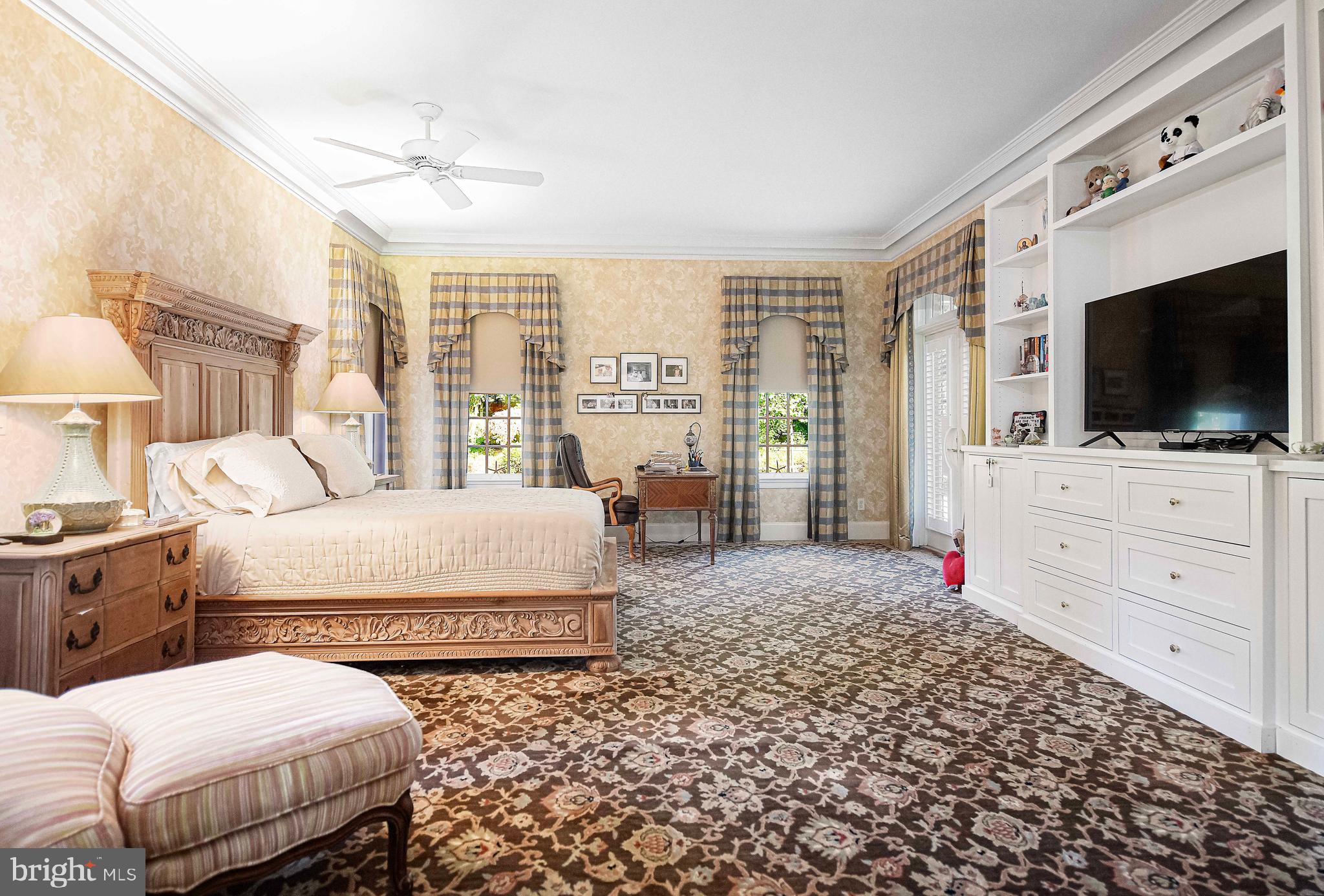 HAYFIELDS MANOR - Residential