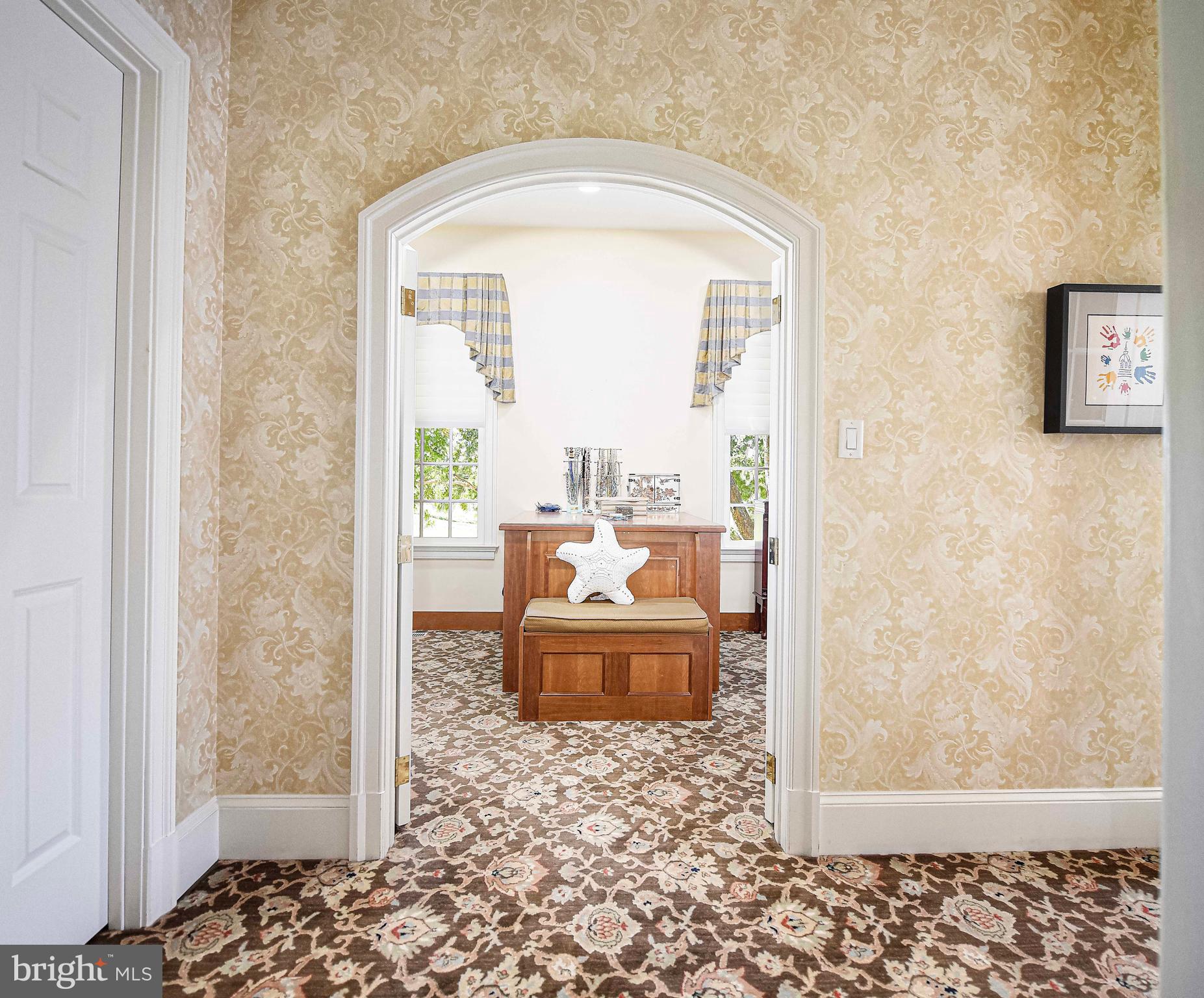 HAYFIELDS MANOR - Residential