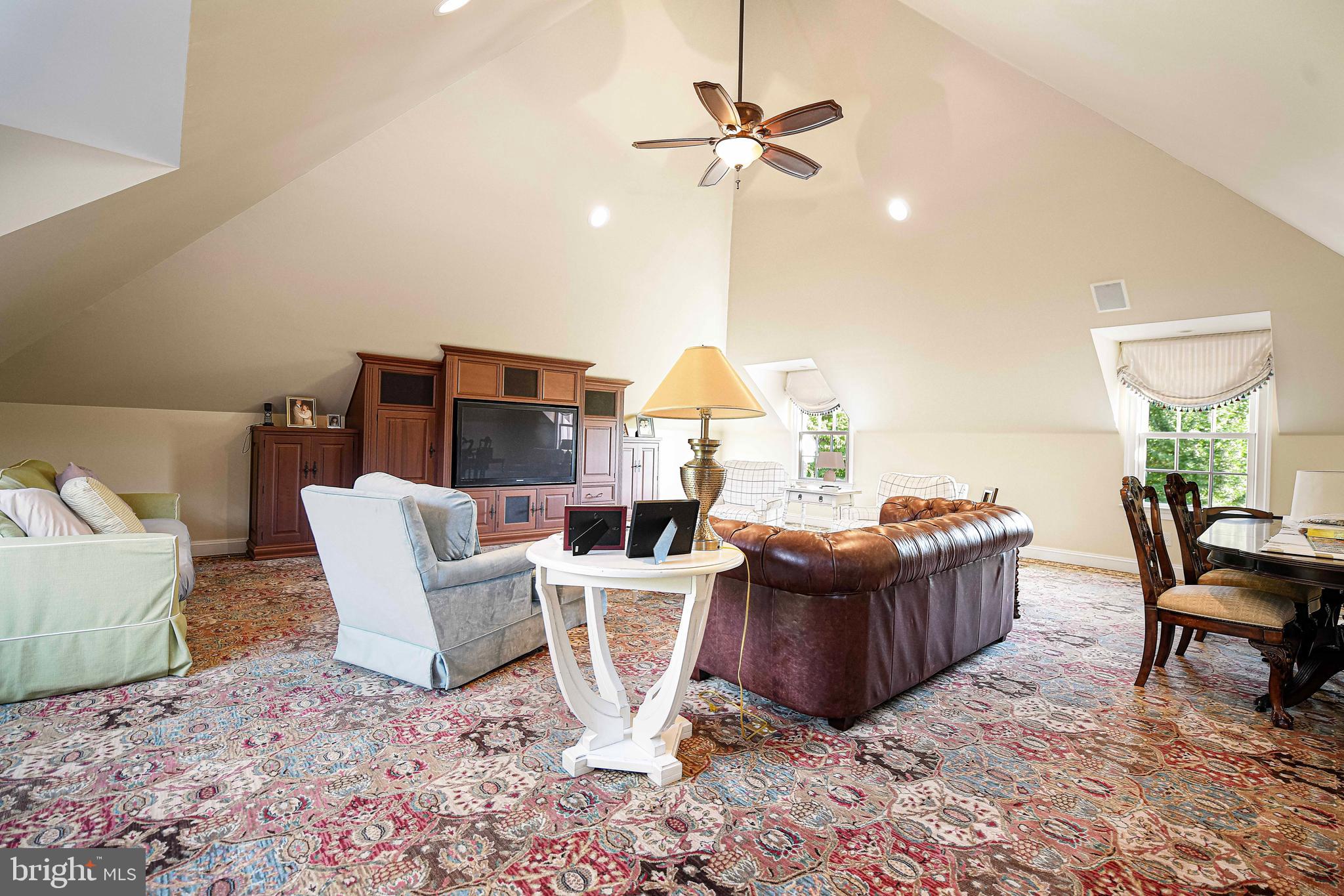 HAYFIELDS MANOR - Residential