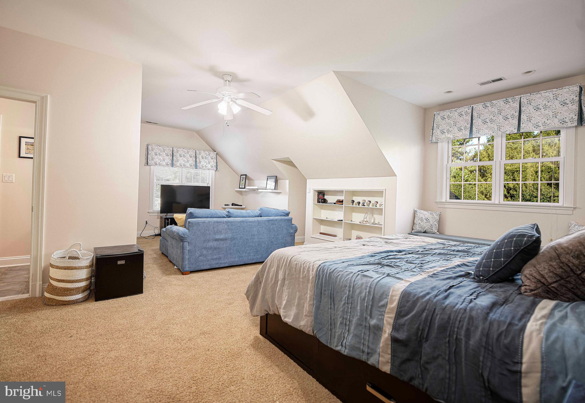 HAYFIELDS MANOR - Residential