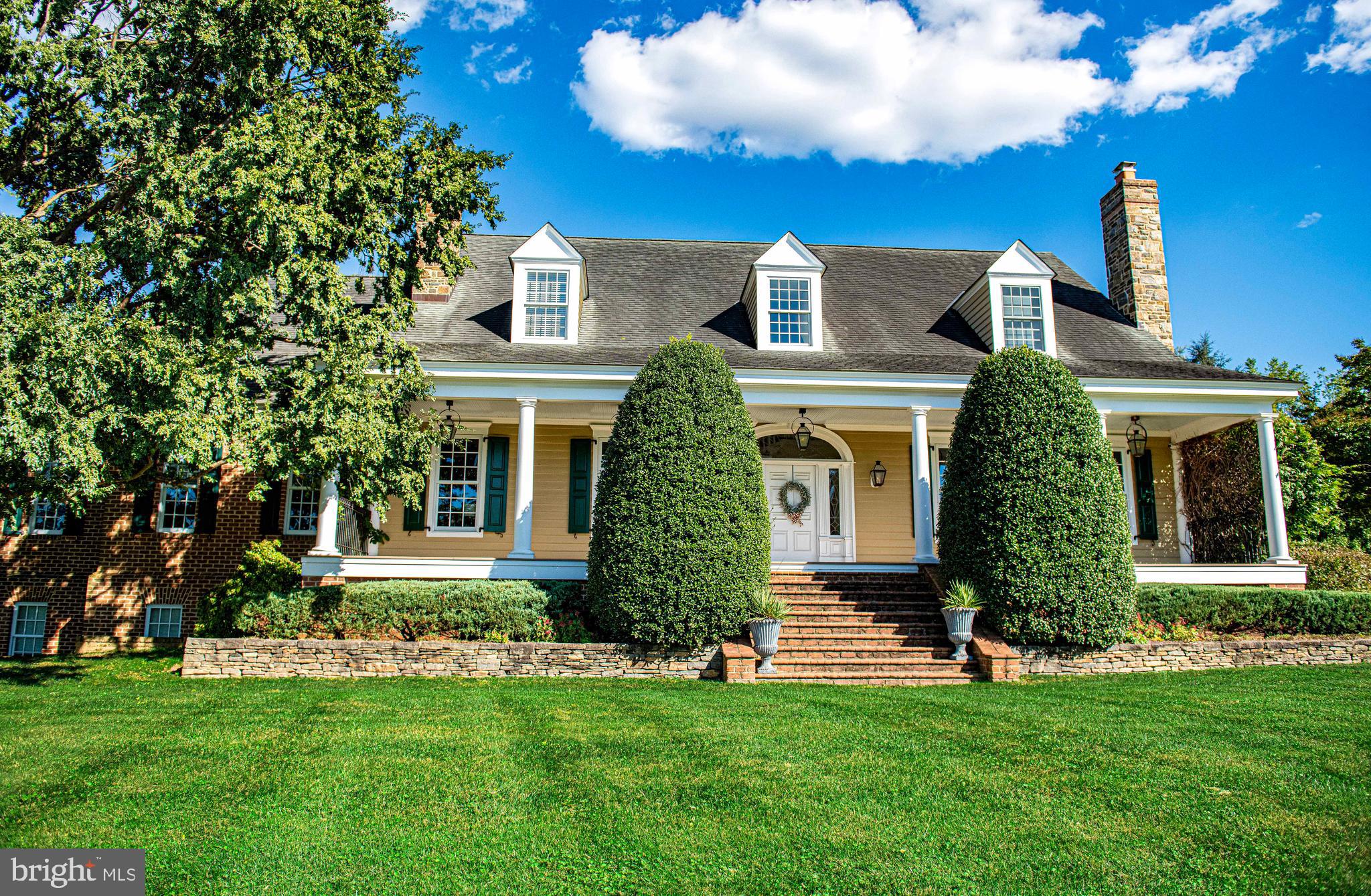HAYFIELDS MANOR - Residential