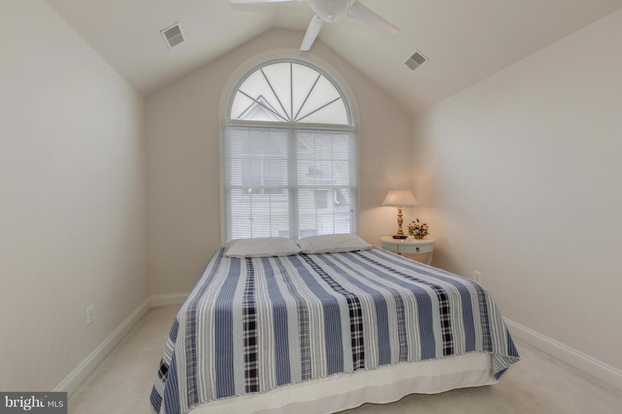 MCLEAN CREST - Residential