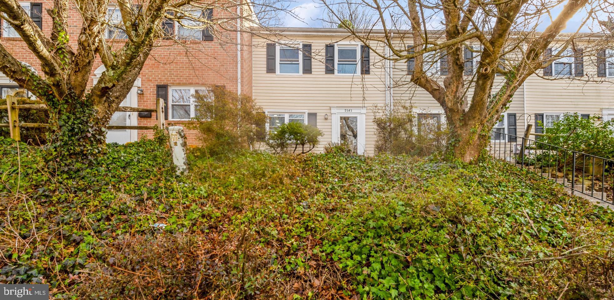 A MUST SEE BEAUTIFULLY RENOVATED 3BR/2.5BA TOWNHOME.  GORGEOUS NEW KITCHEN WITH UPGRADED COUNTERS, DECORATIVE BACKSPLASH, PENINSULA ISLAND & STAINLESS APPLIANCES.  BRIGHT & SPACIOUS LIVING ROOM & DINING ROOM.  THE UPPER LEVEL HAS A PRIMARY BEDROOM WITH ATTACHED JACK-AND-JILL STYLE BATHROOM AND 2 ADDITIONAL BEDROOMS.  THE FINISHED WALK-OUT LOWER LEVEL HAS A FAMILY ROOM, FULL BATH & LAUNDRY ROOM.  NEW FLOORING & FRESHLY PAINTED THROUGHOUT!  GREAT CONVENIENT LOCATION!  CLOSING ASSISTANCE AVAILABLE.