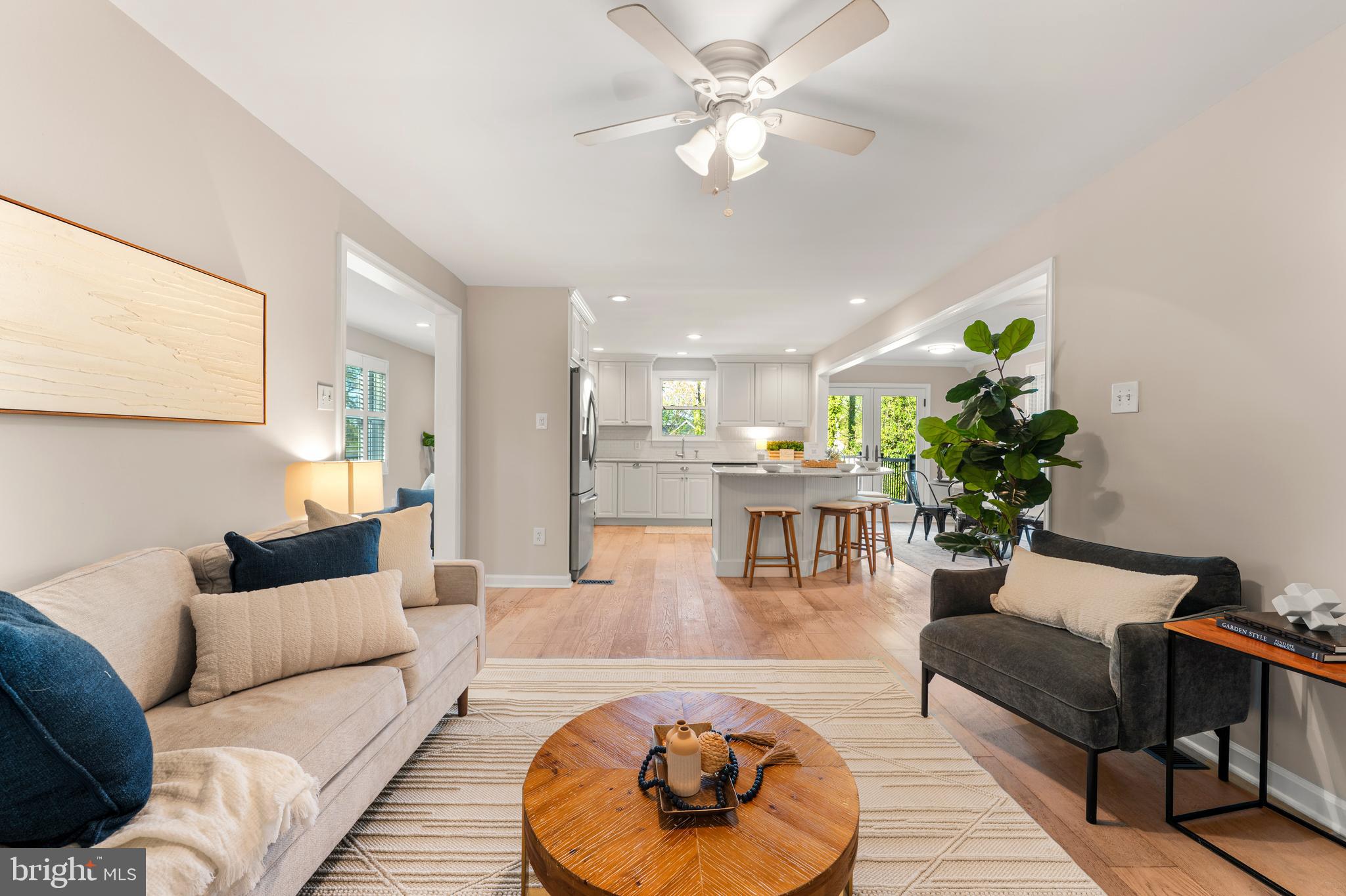 EDGEWATER - Residential