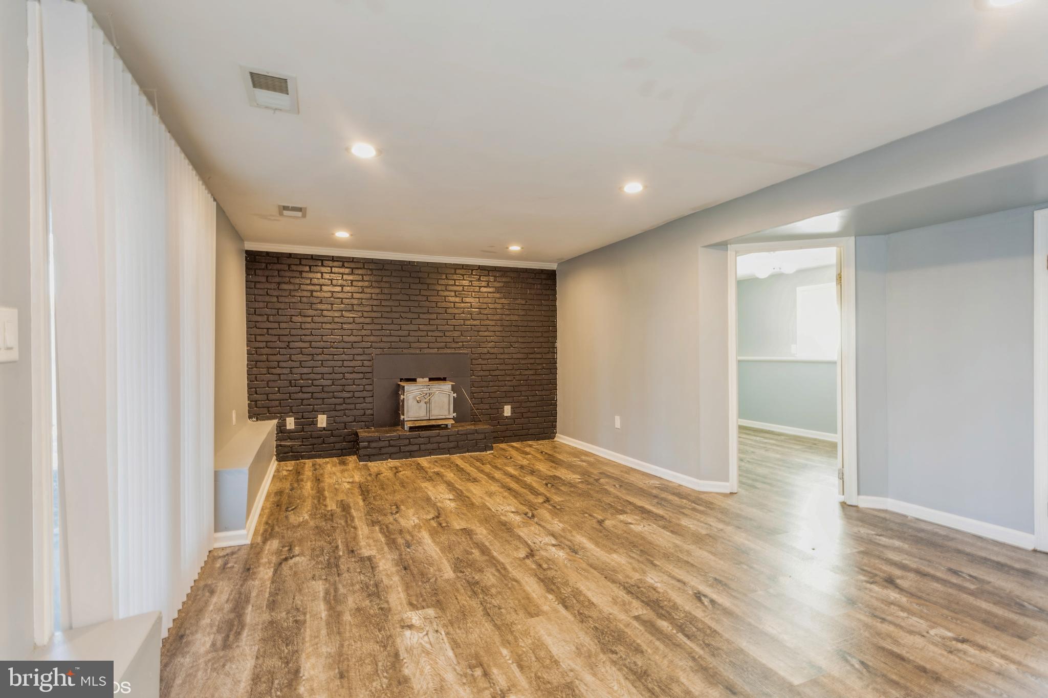 IMPERIAL GARDENS - Residential Lease