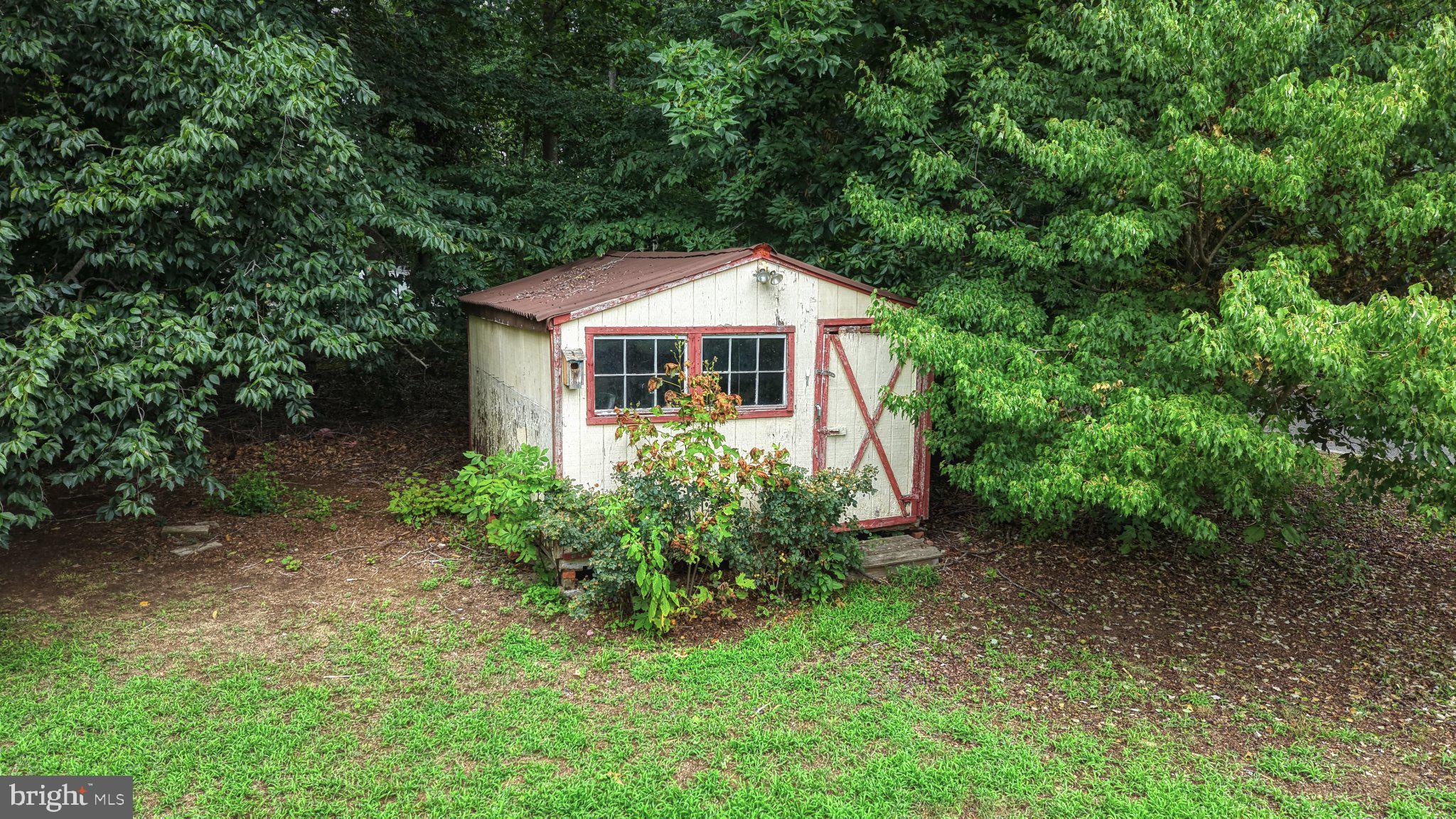 ANDREWS LAKE ESTS - Residential