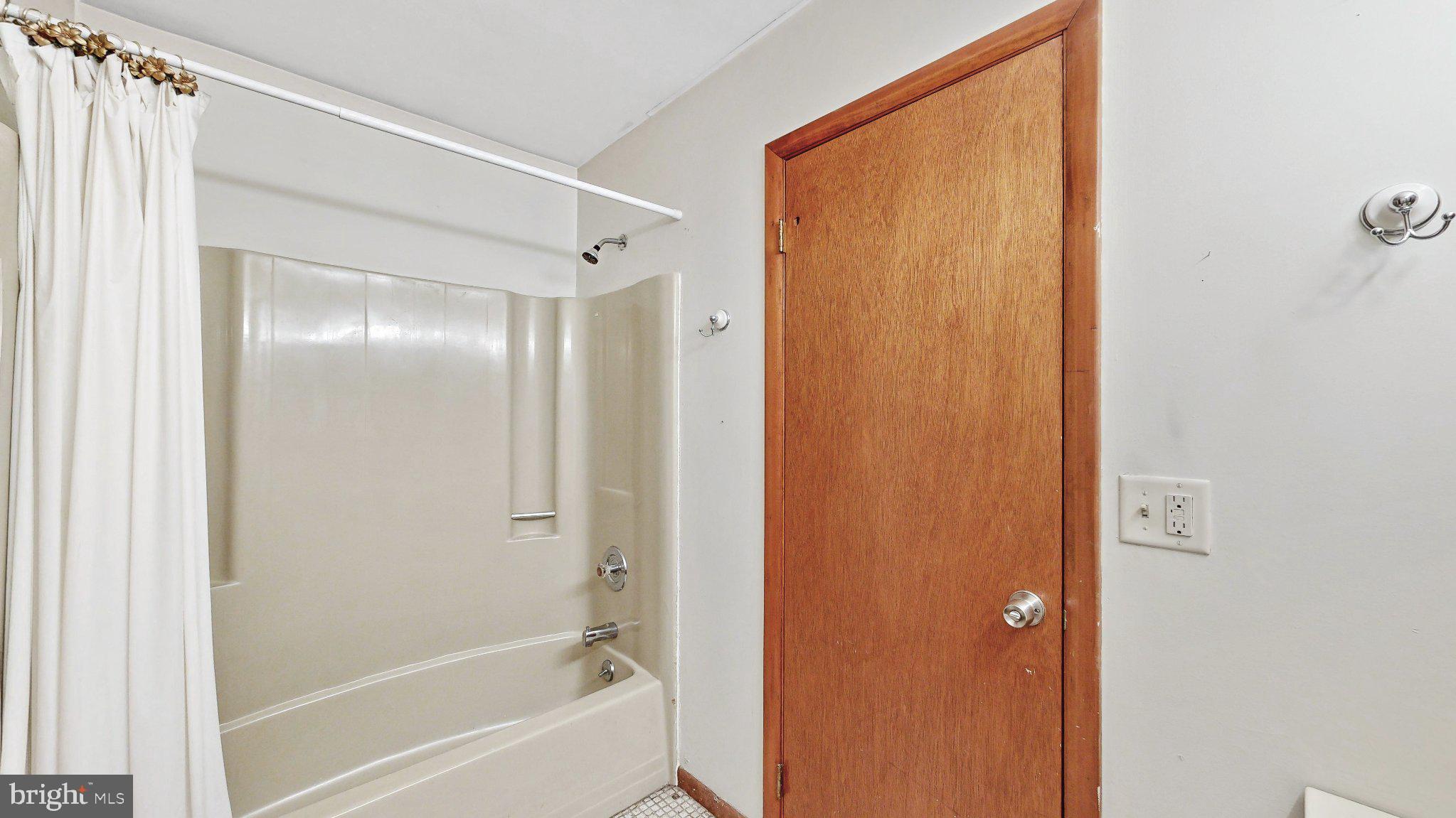 ANDREWS LAKE ESTS - Residential