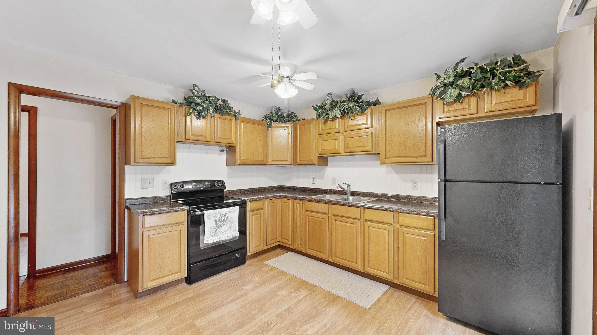 ANDREWS LAKE ESTS - Residential