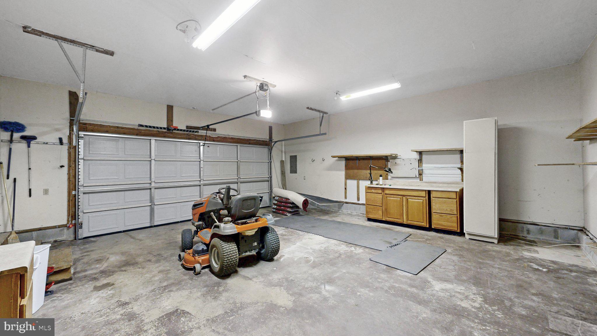 ANDREWS LAKE ESTS - Residential