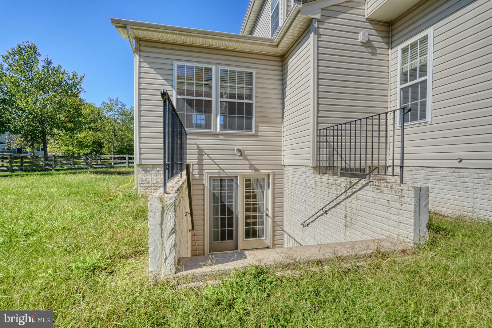 LITTLE RIVER COMMONS - Residential Lease