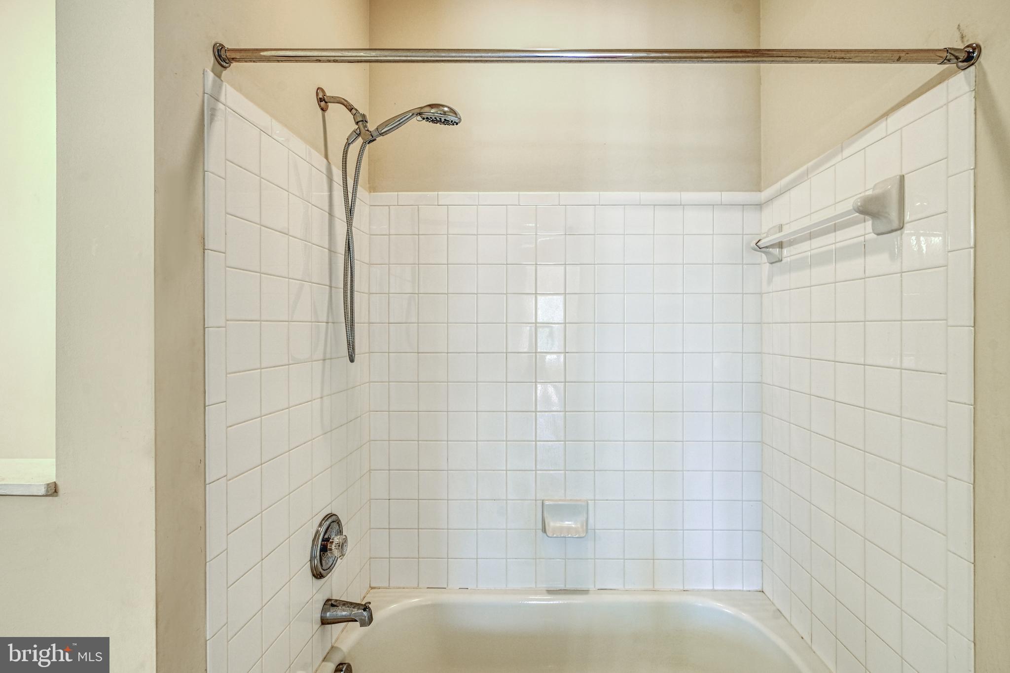 SHOREWOOD - Residential