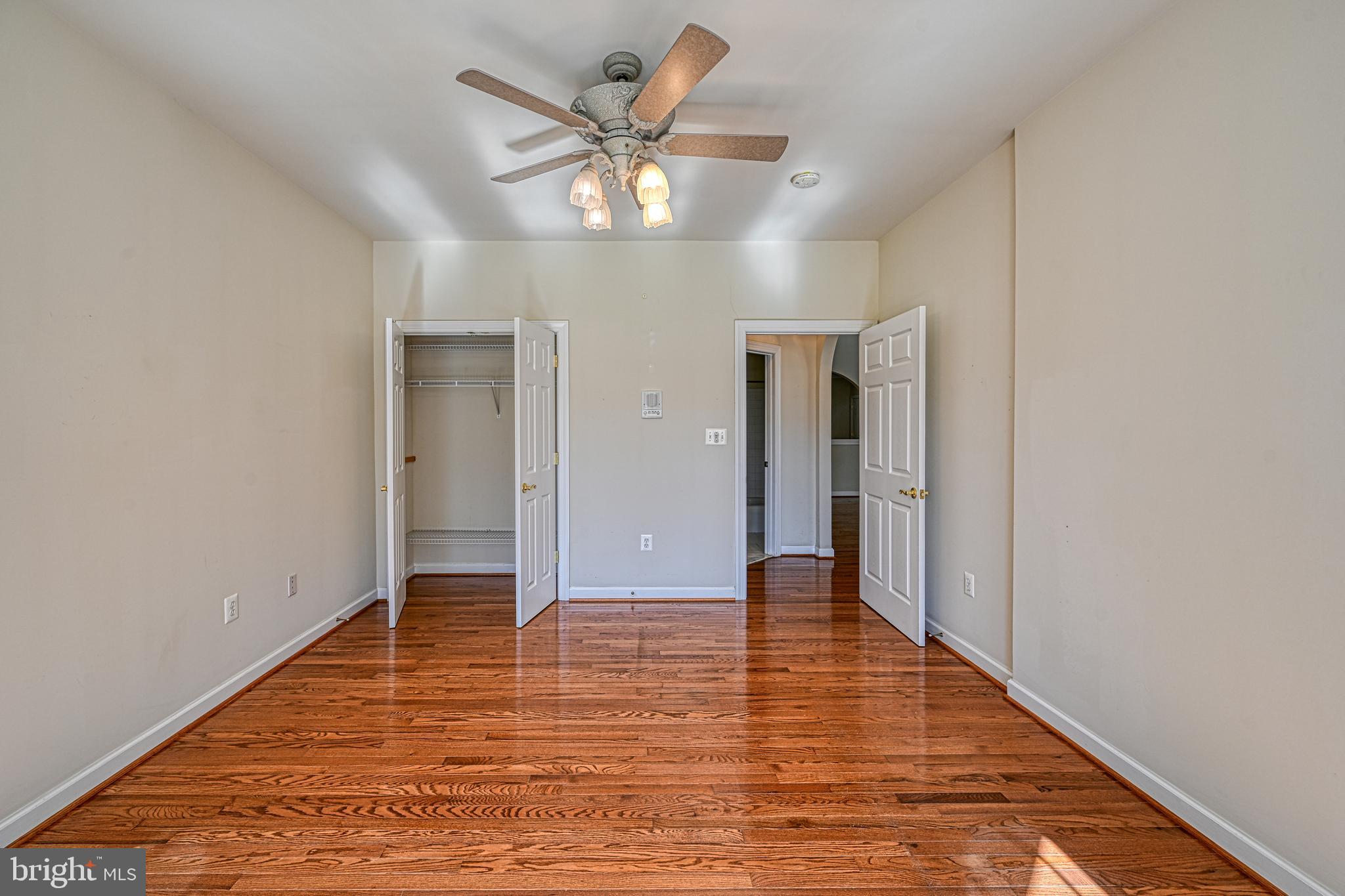 SHOREWOOD - Residential