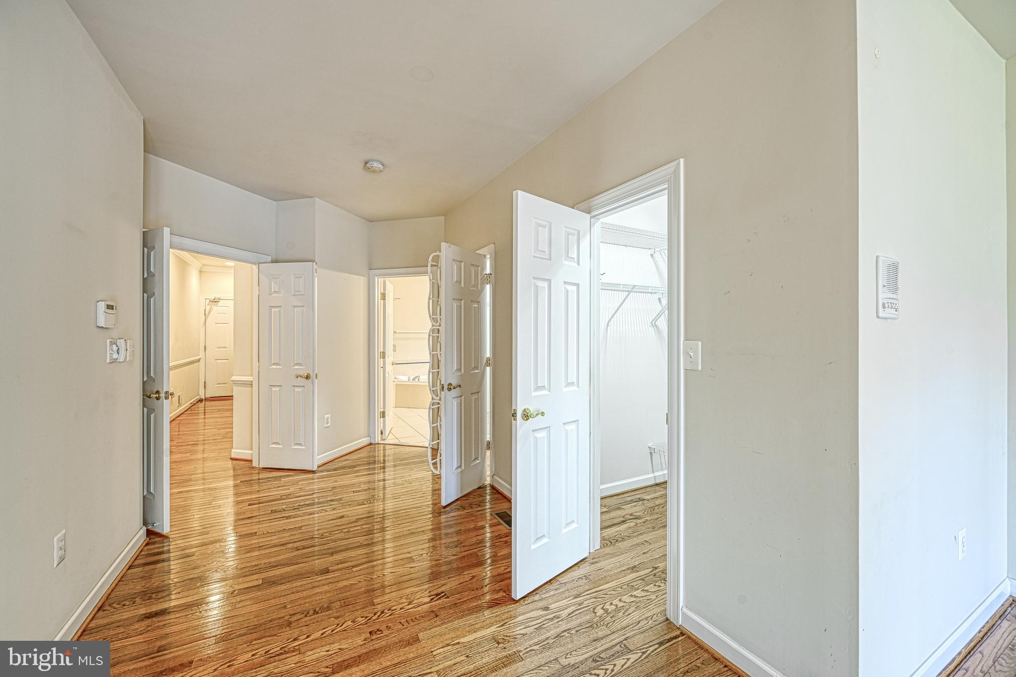 SHOREWOOD - Residential