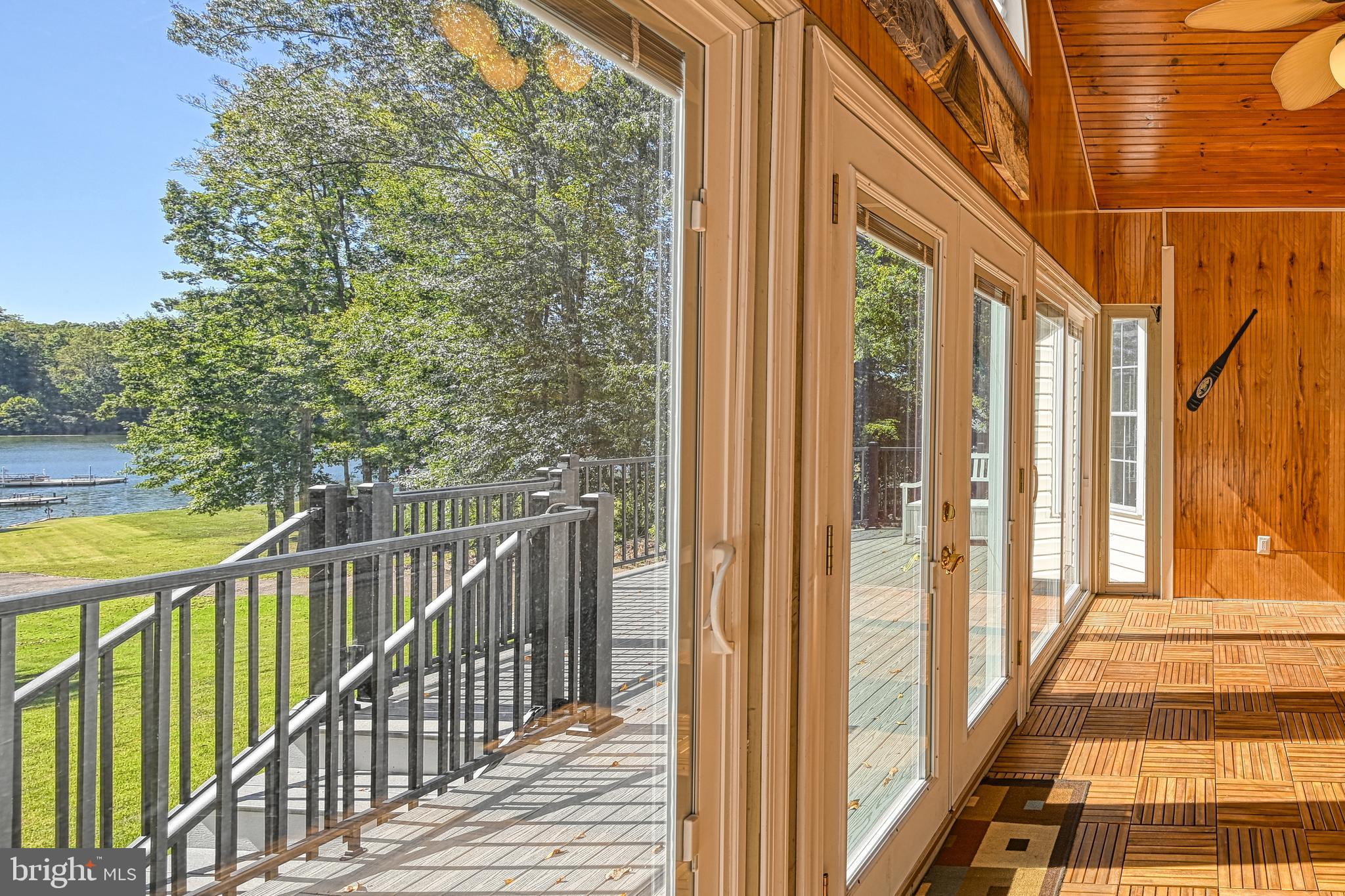 SHOREWOOD - Residential