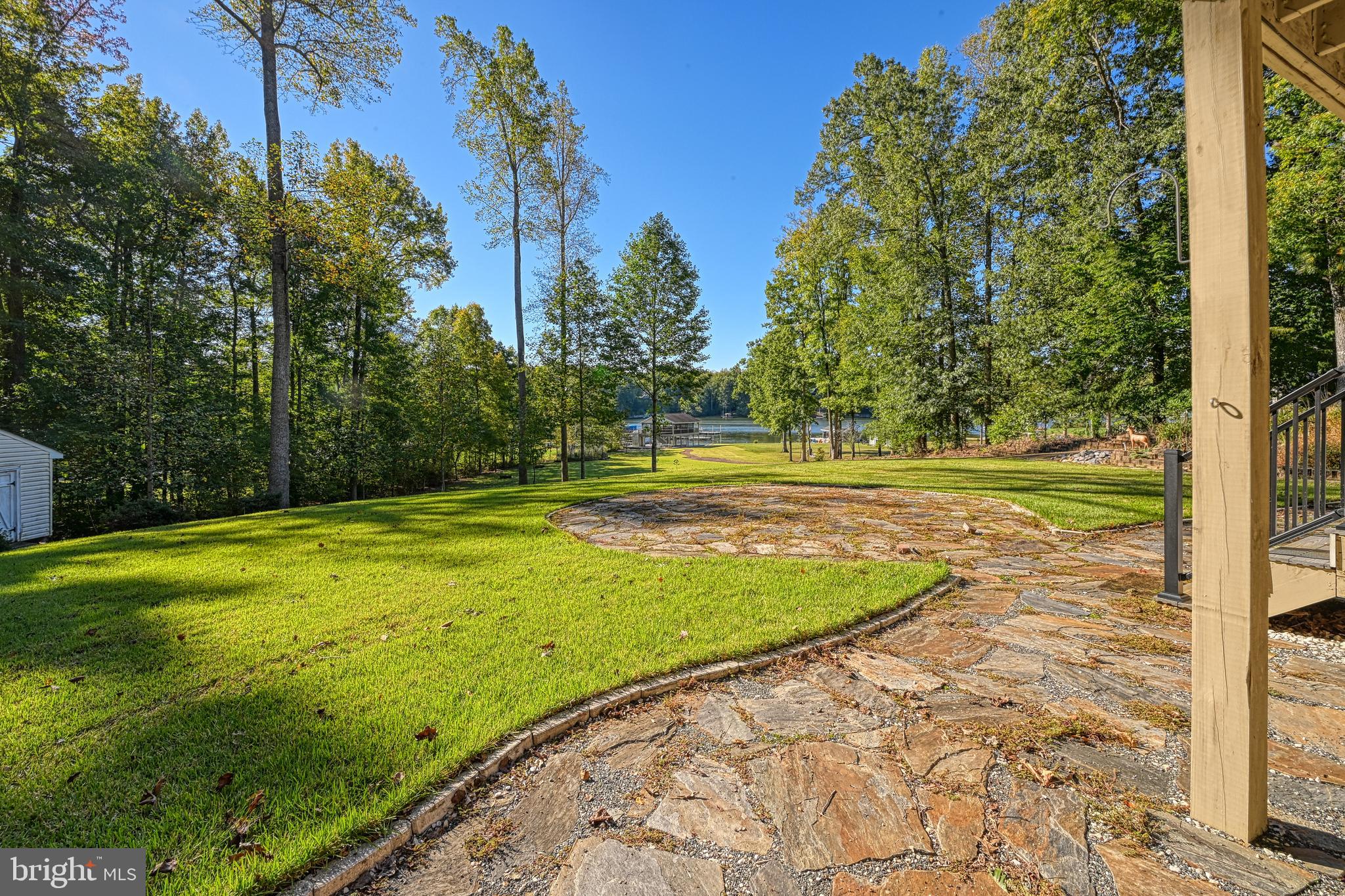 SHOREWOOD - Residential