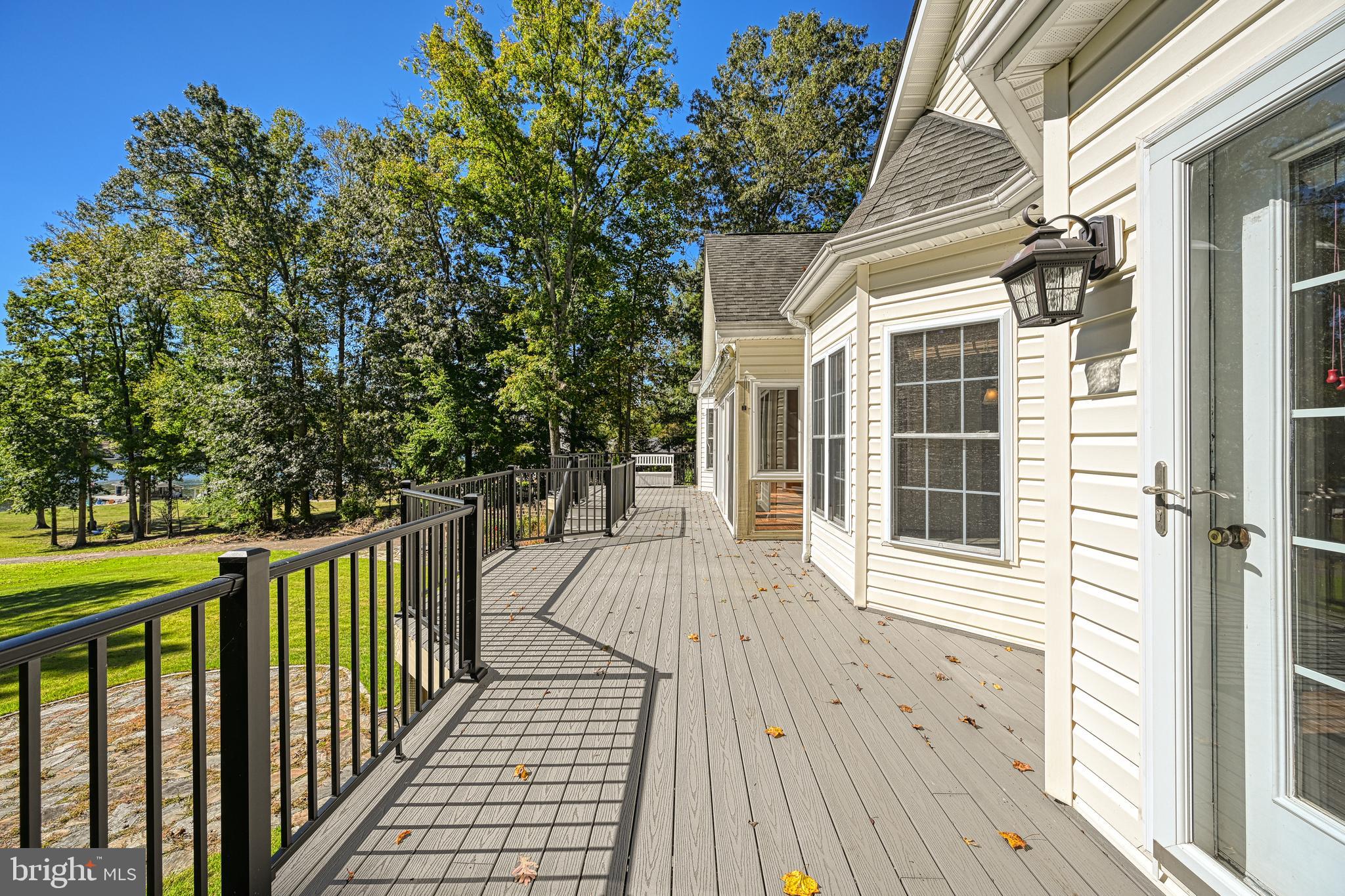 SHOREWOOD - Residential