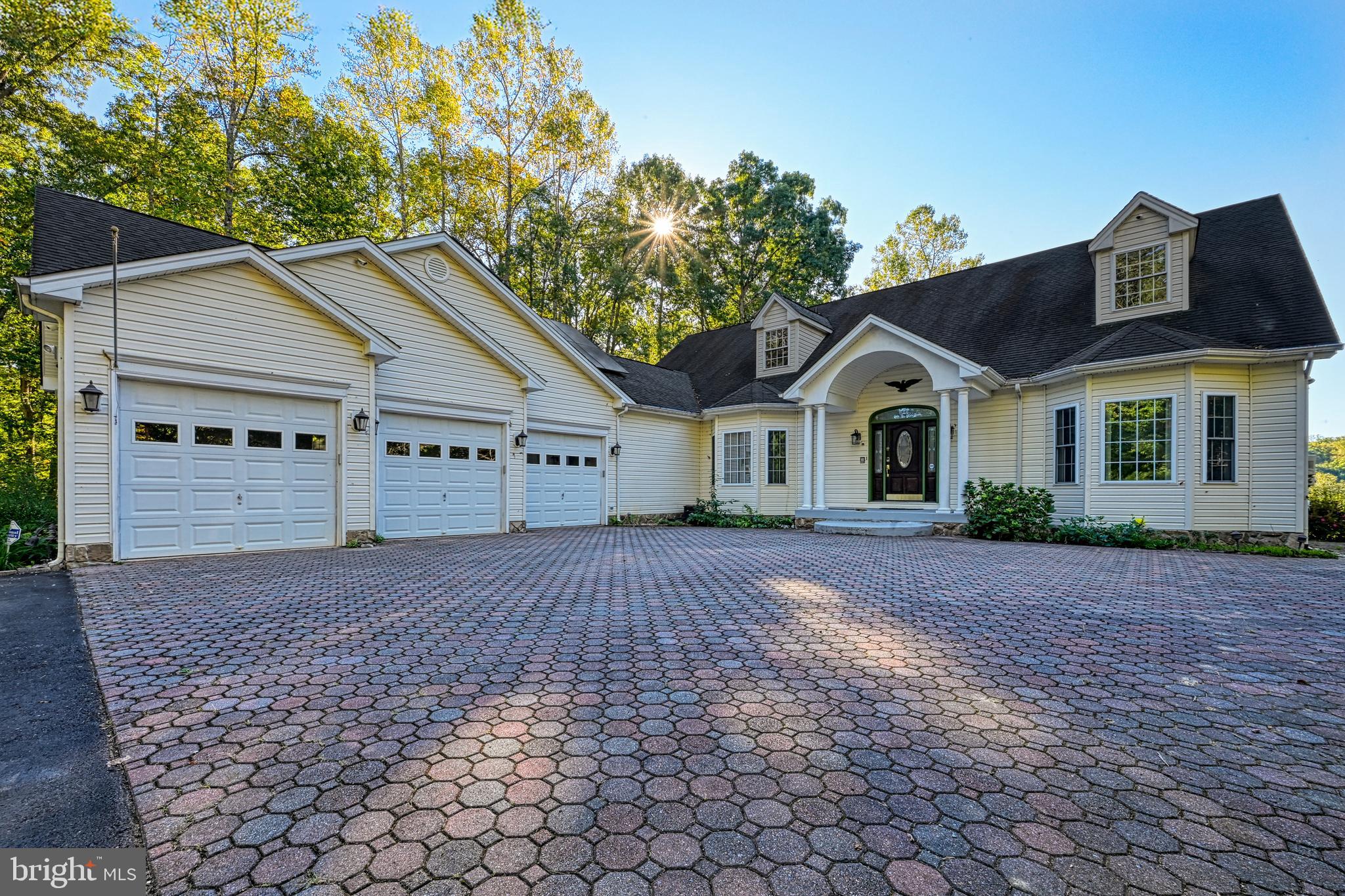 SHOREWOOD - Residential
