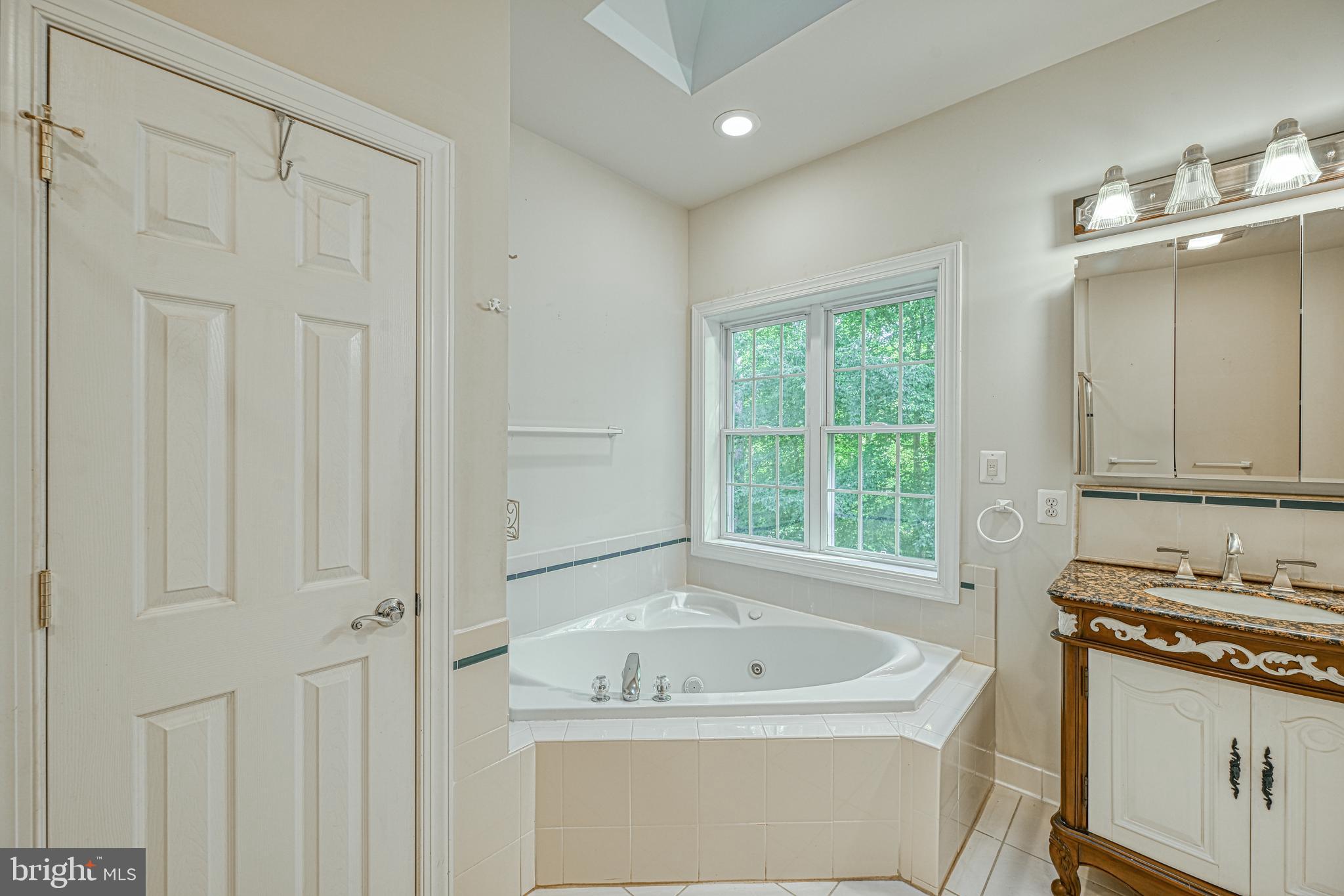 SHOREWOOD - Residential