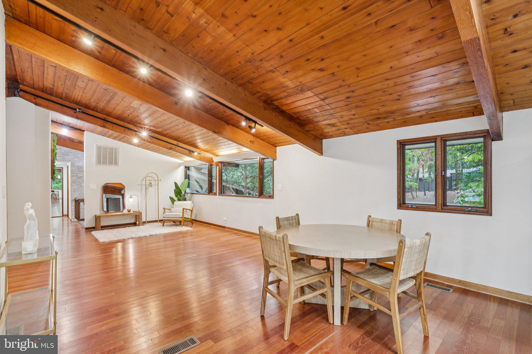 RESTON - Residential