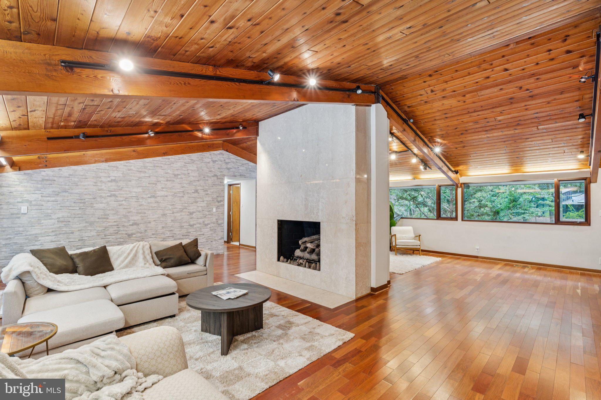 RESTON - Residential