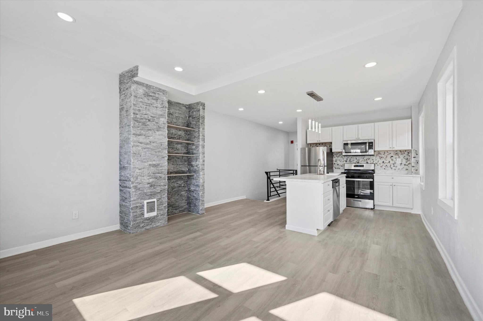 UNIVERSITY CITY - Residential Lease