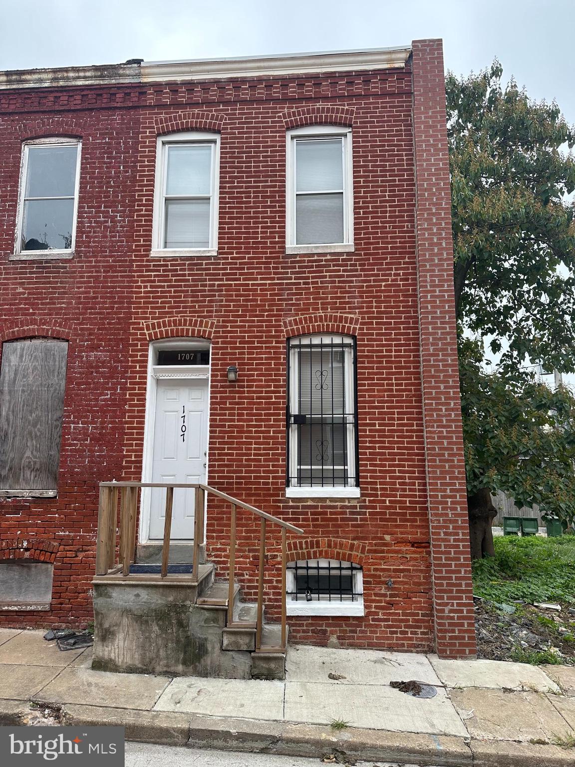 BROADWAY EAST - Residential