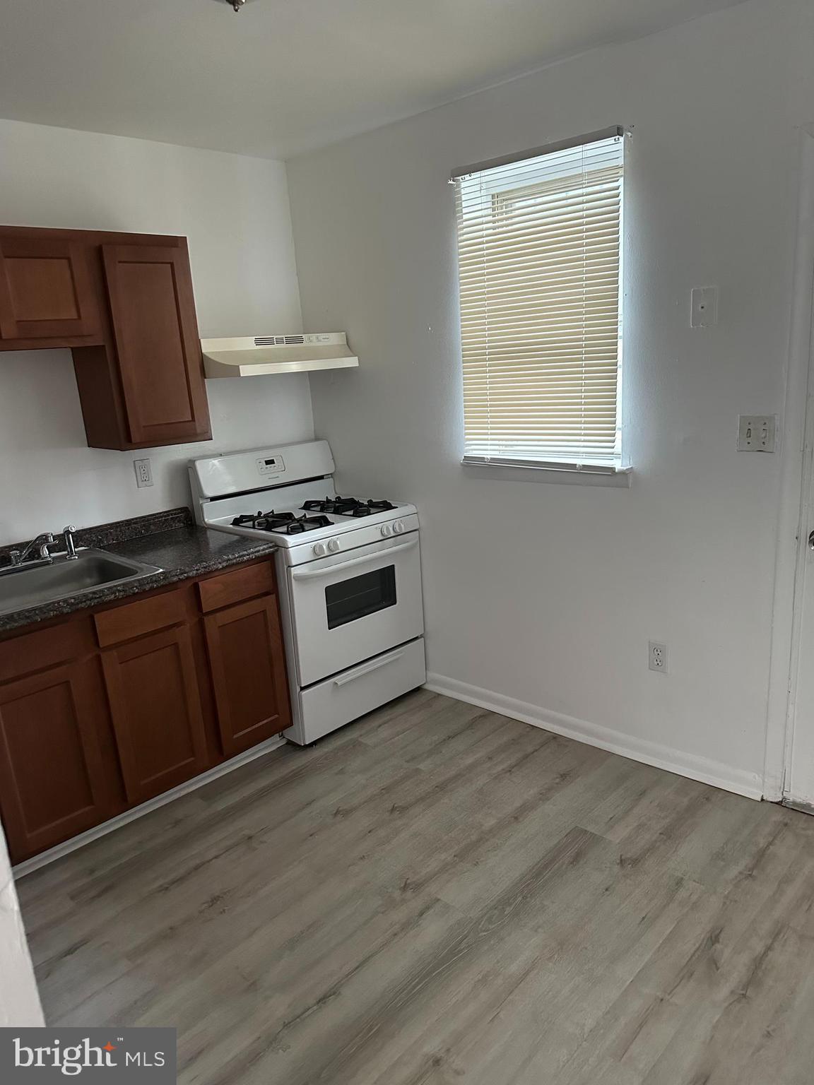 BROADWAY EAST - Residential