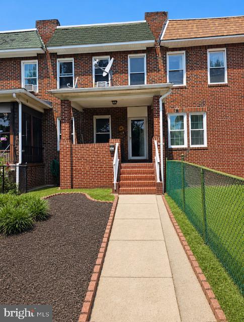 Welcome home to this charming brick townhouse offering 3 spacious bedrooms and 2 bathrooms. Inside, you'll find beautiful wood floors that add warmth and character throughout the main living areas. Step outside to a generously sized backyard—perfect for relaxing, entertaining, or creating your own outdoor oasis.

This home offers great potential and just needs a little TLC to make it truly shine. Whether you're a first-time homebuyer, an/or someone looking to personalize a home to your own style, this is a wonderful opportunity to build equity and make it your own.

Don't miss the chance to turn this townhouse into your dream home!