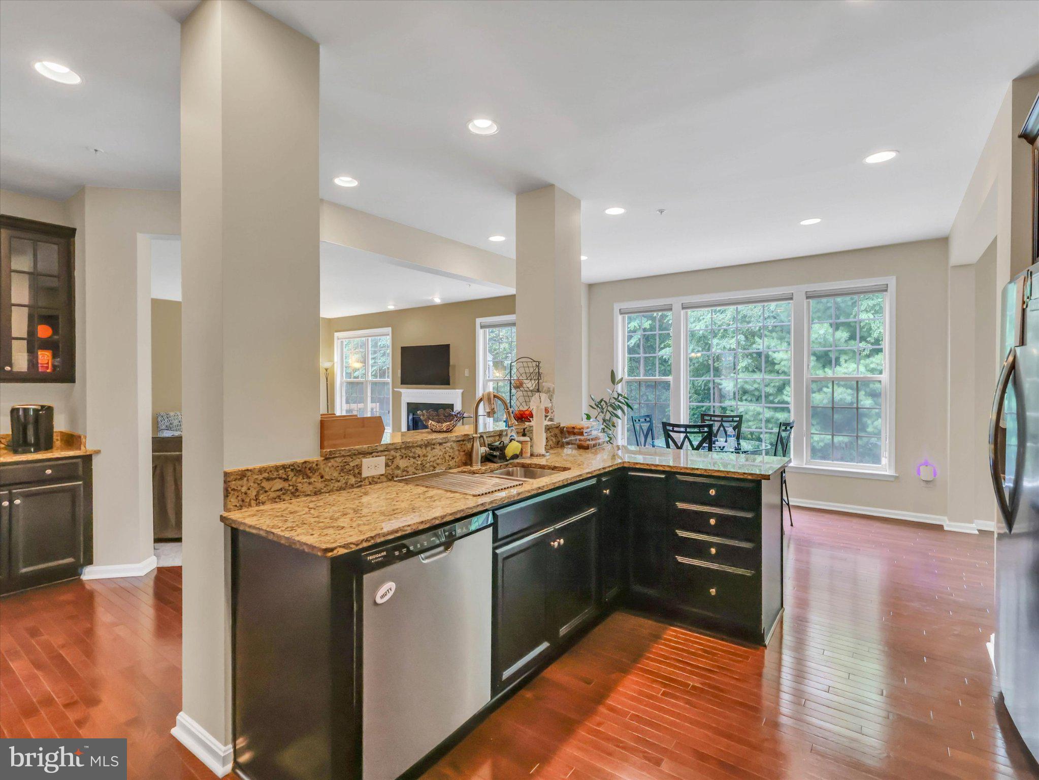 WOODMORE TOWNE CENTRE - Residential