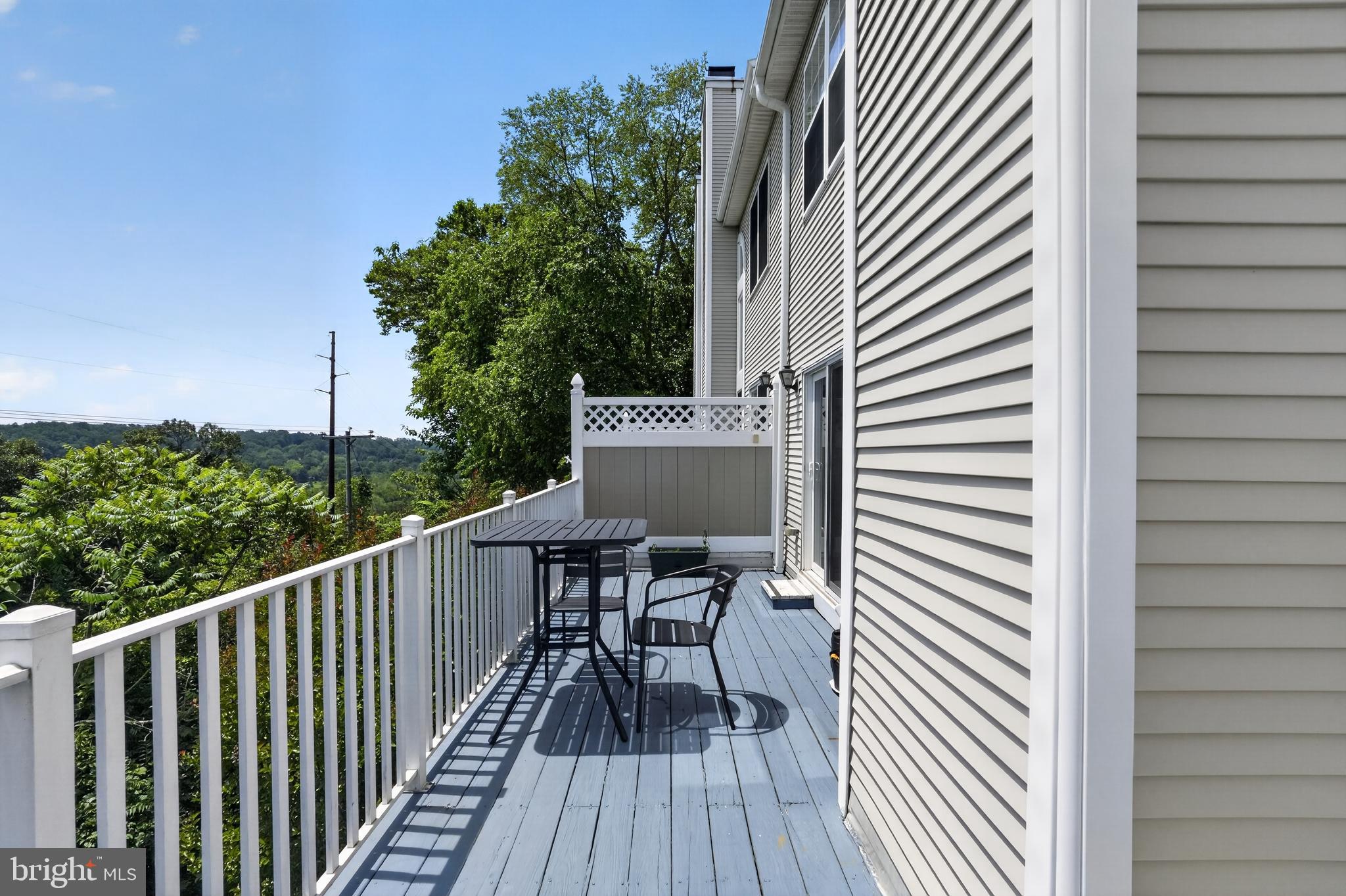 REBEL HILL - Residential