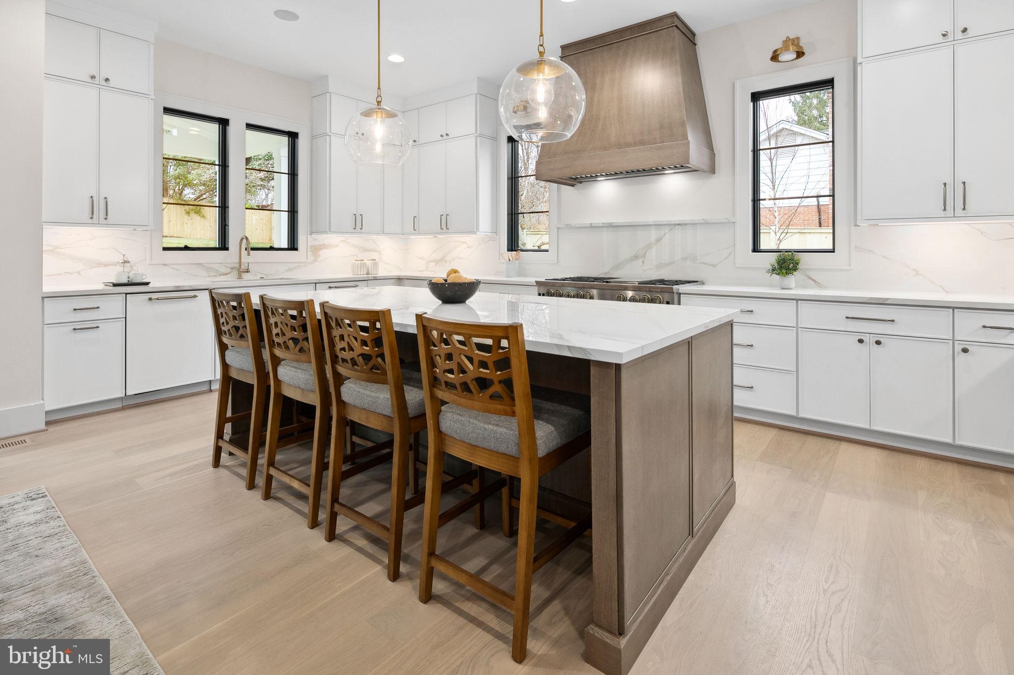 LANGLEY MANOR - Residential