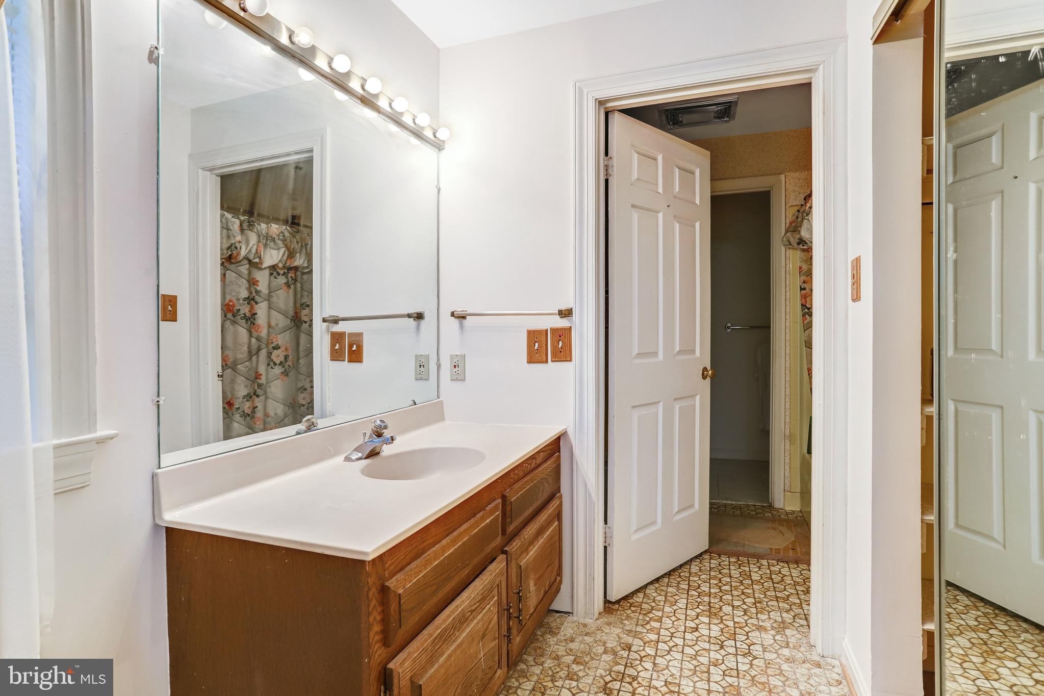 VALE WOODS KNOLLS - Residential