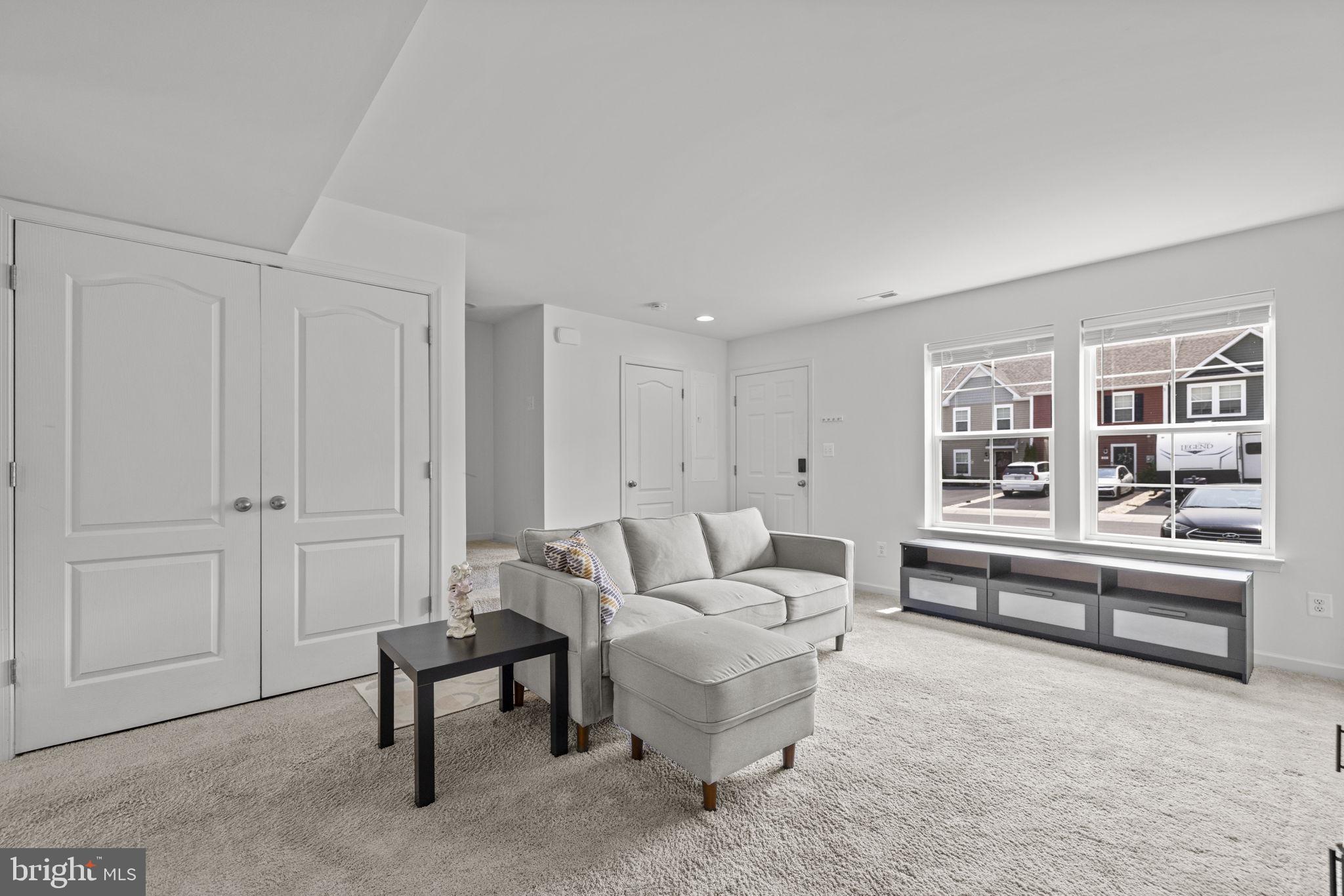 WHISPERING PINES - Residential