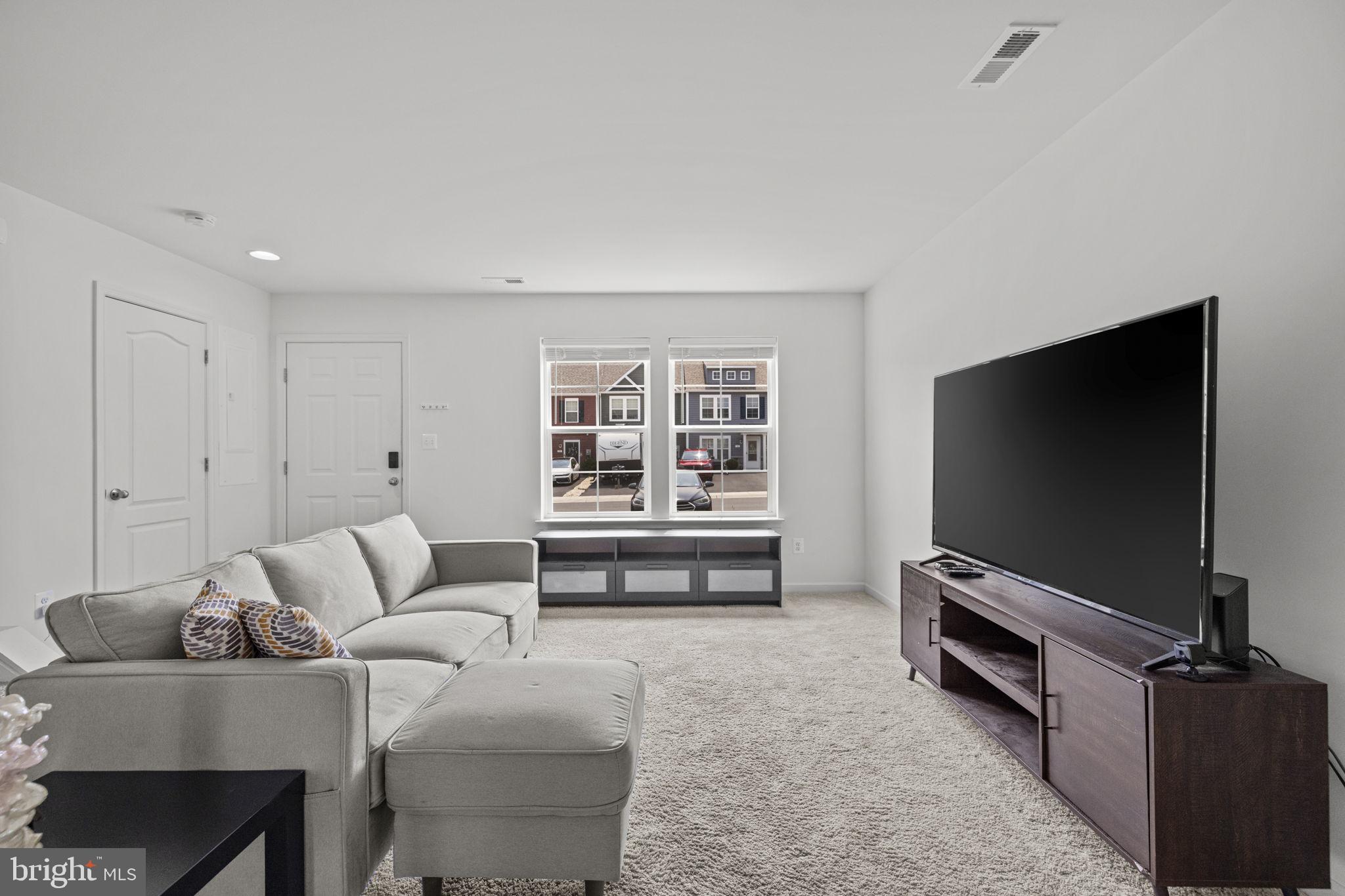 WHISPERING PINES - Residential