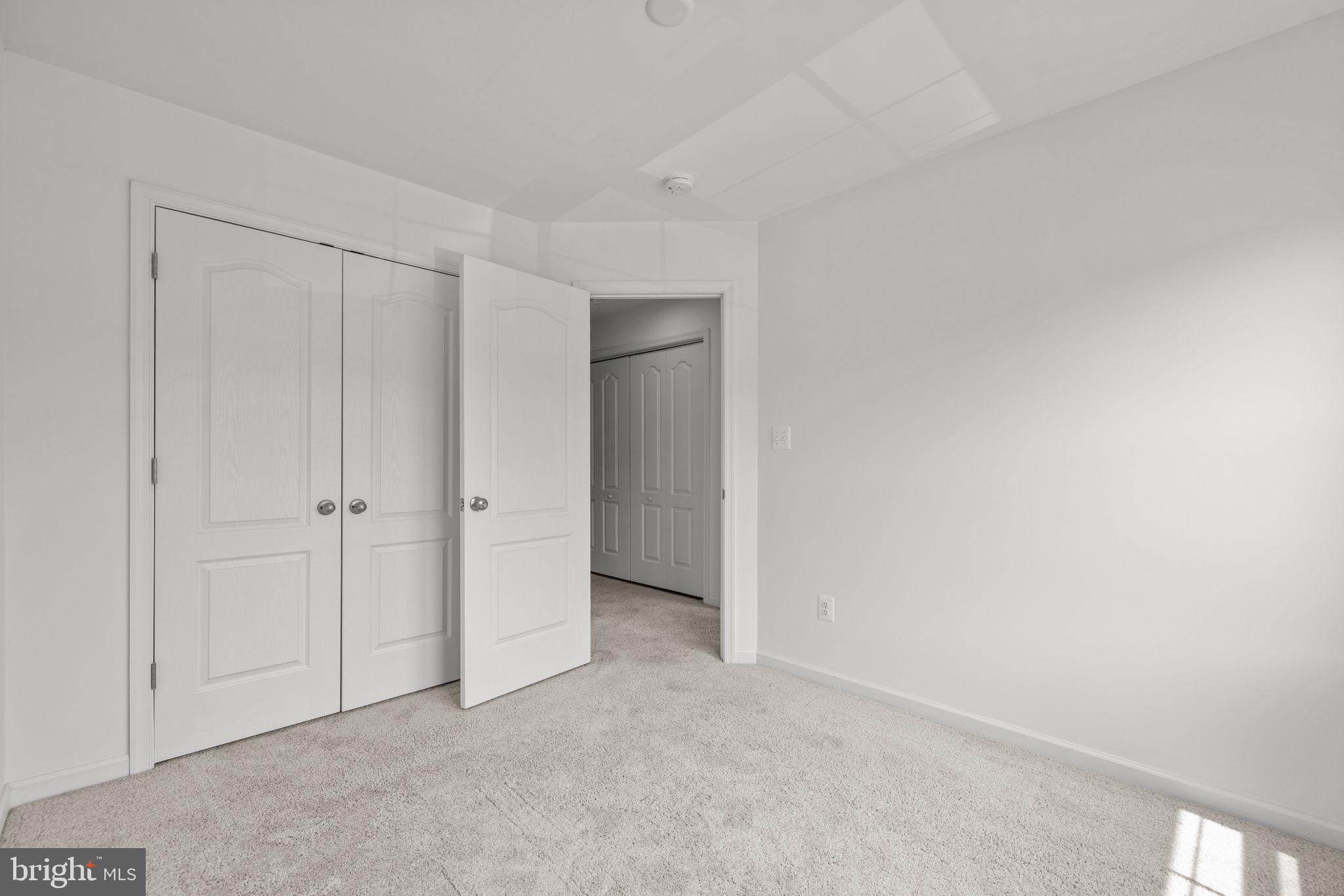 WHISPERING PINES - Residential