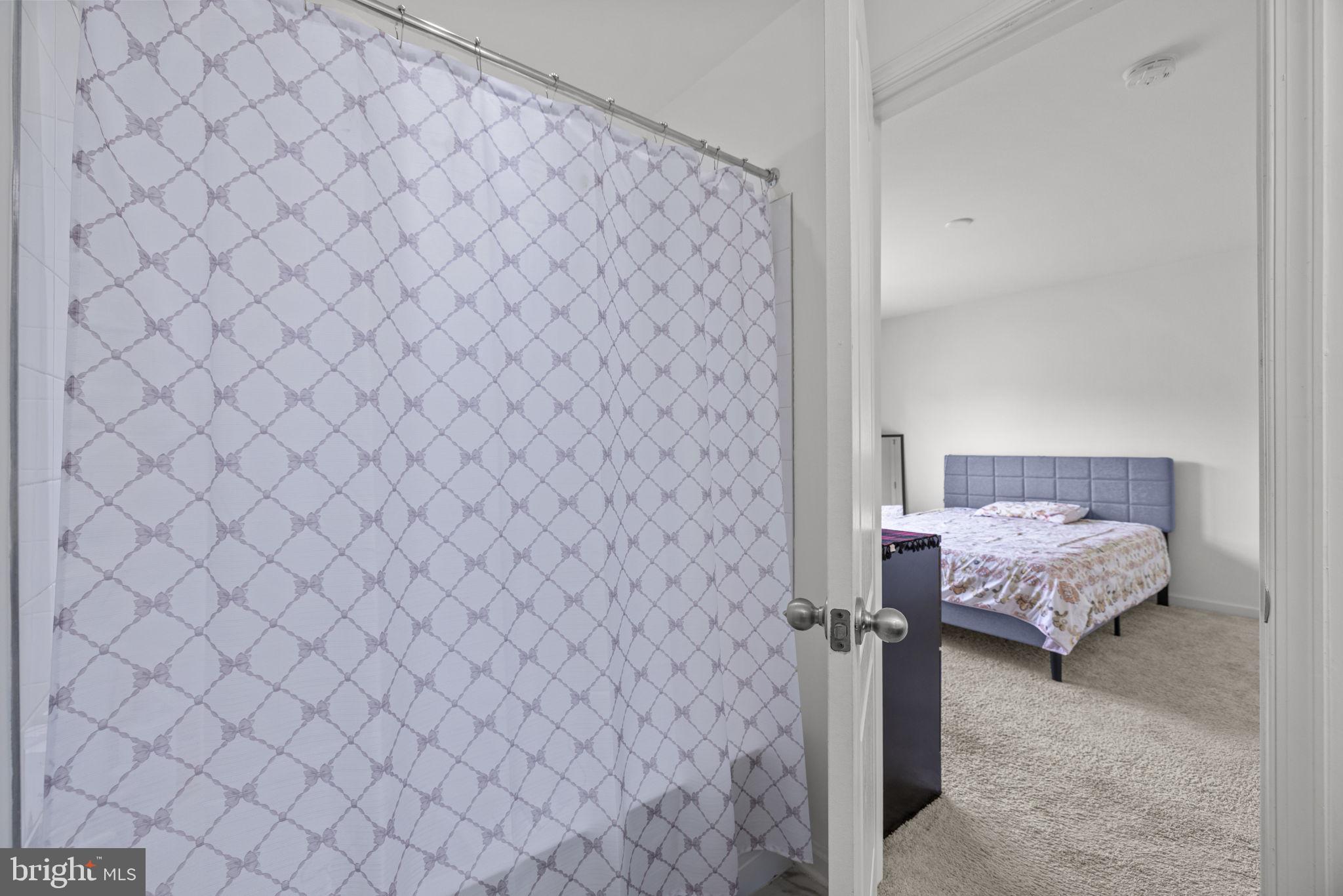 WHISPERING PINES - Residential