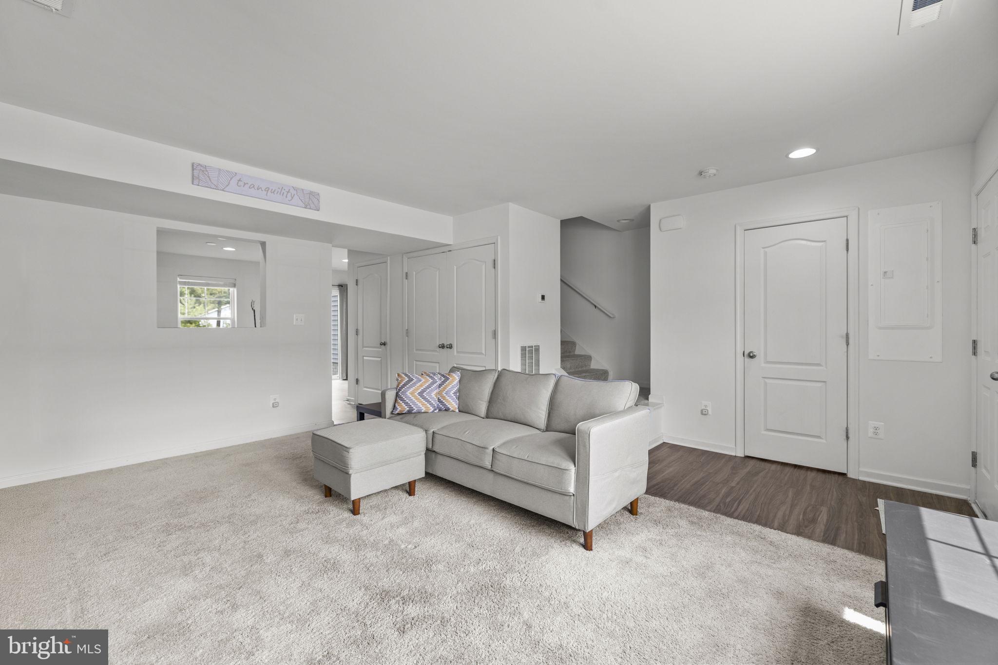 WHISPERING PINES - Residential