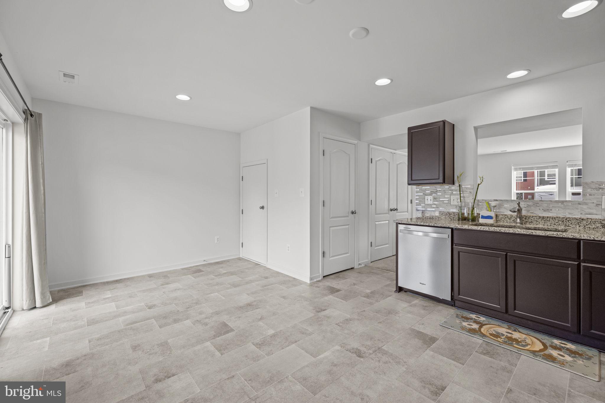 WHISPERING PINES - Residential