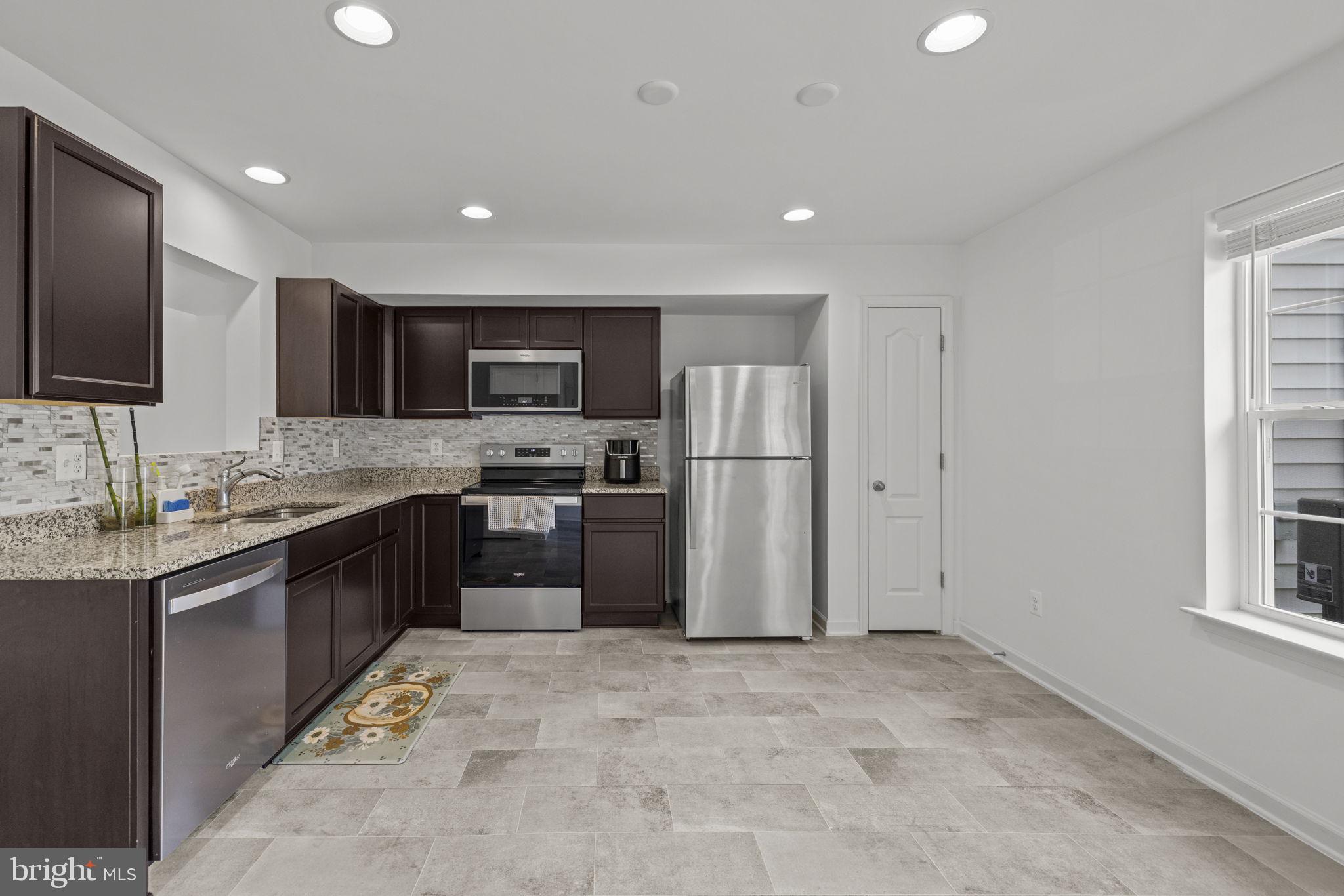WHISPERING PINES - Residential